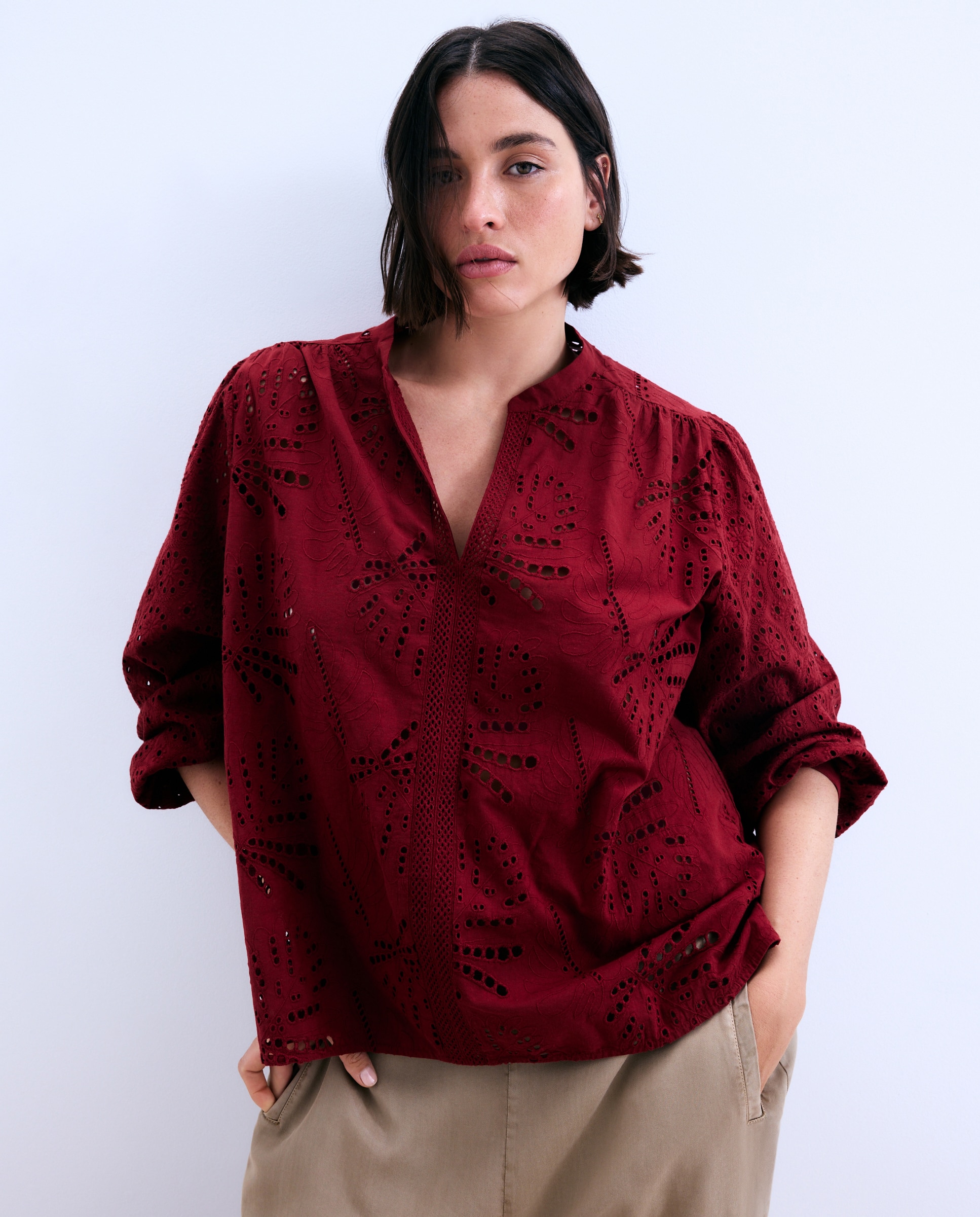 Imagem 0 de Blusa de Manga Comprida com Bordados Combinados