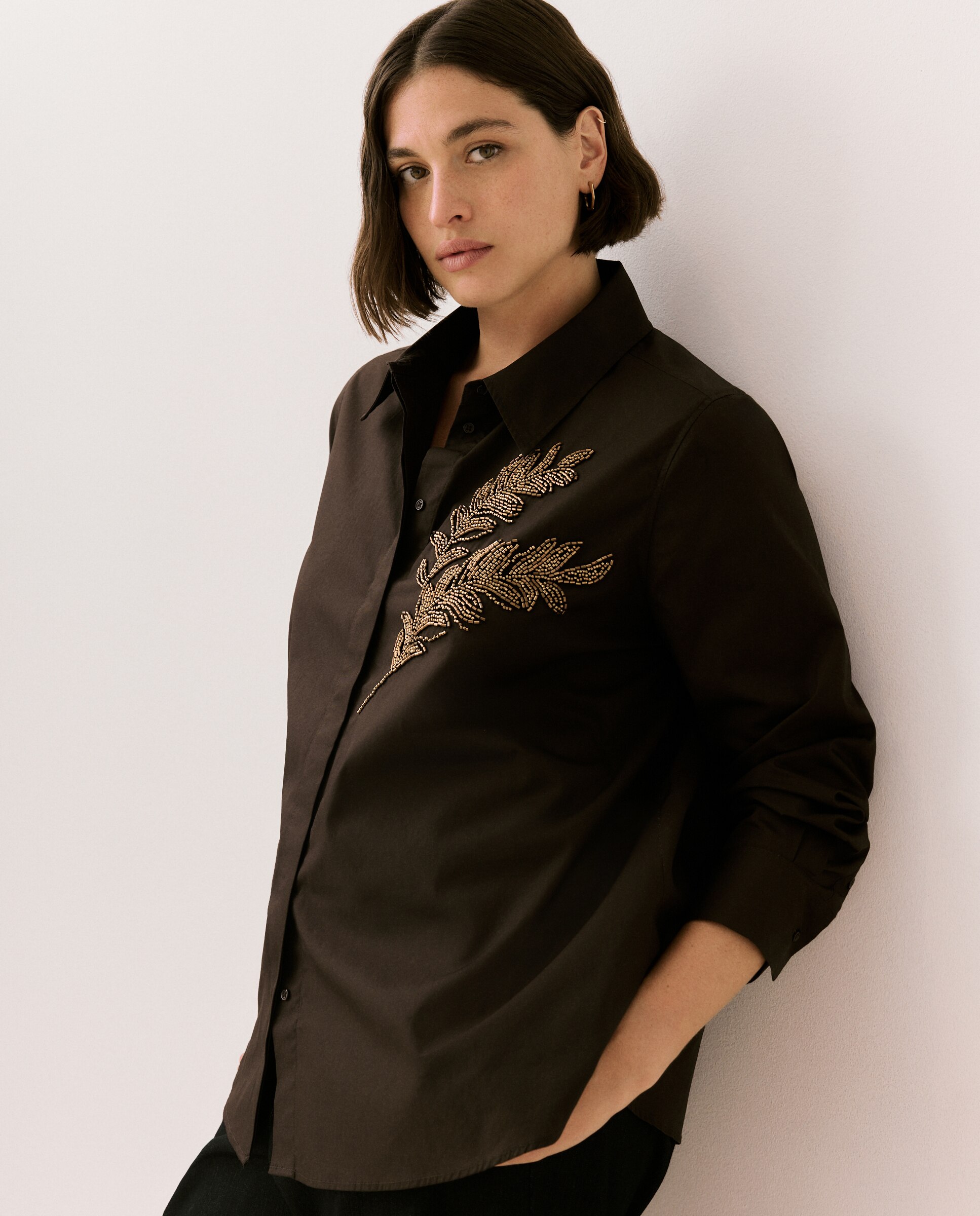 Camisa de Popelina com Detalhe de Joias Castanho-2