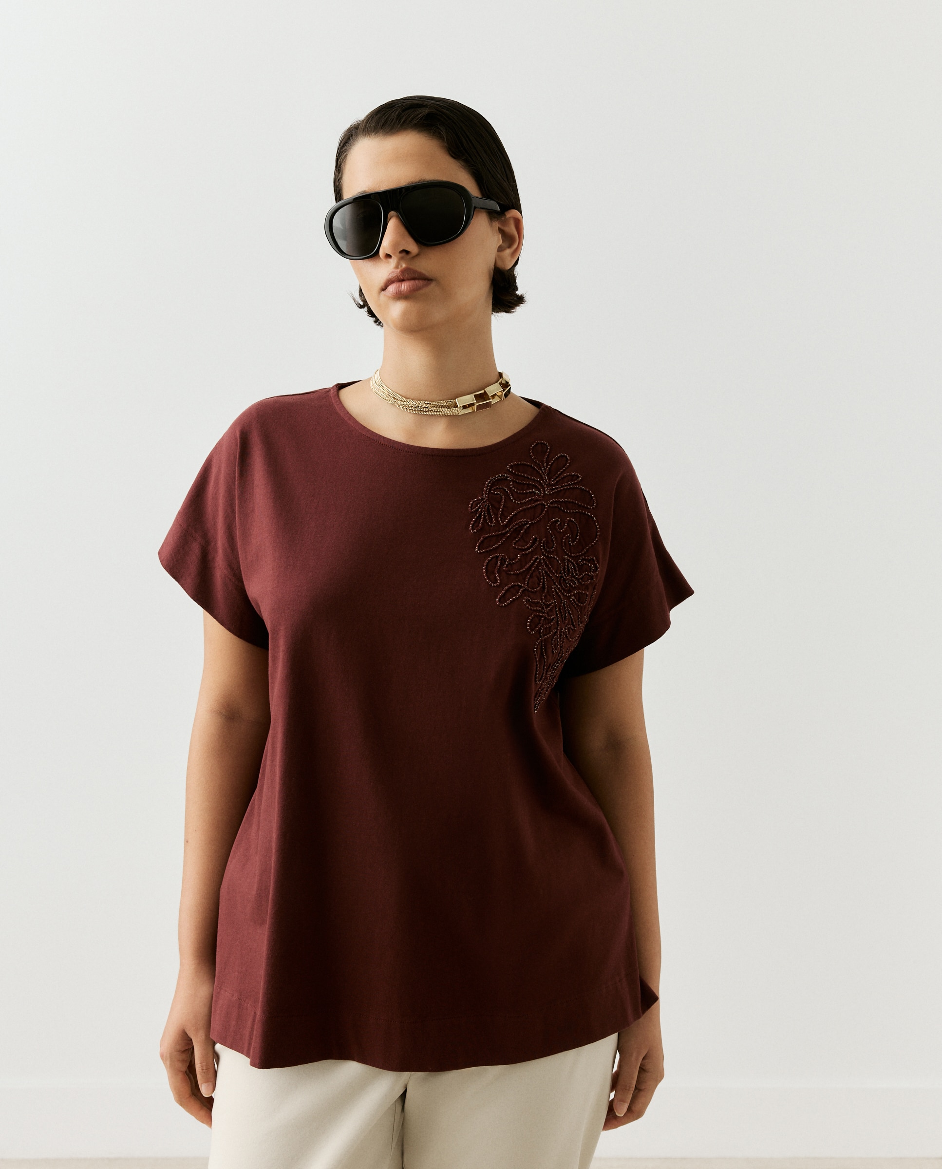 Camiseta de mujer de manga corta con flor en el hombro - Couchel - 290 Burdeos 290 Burdeos-2