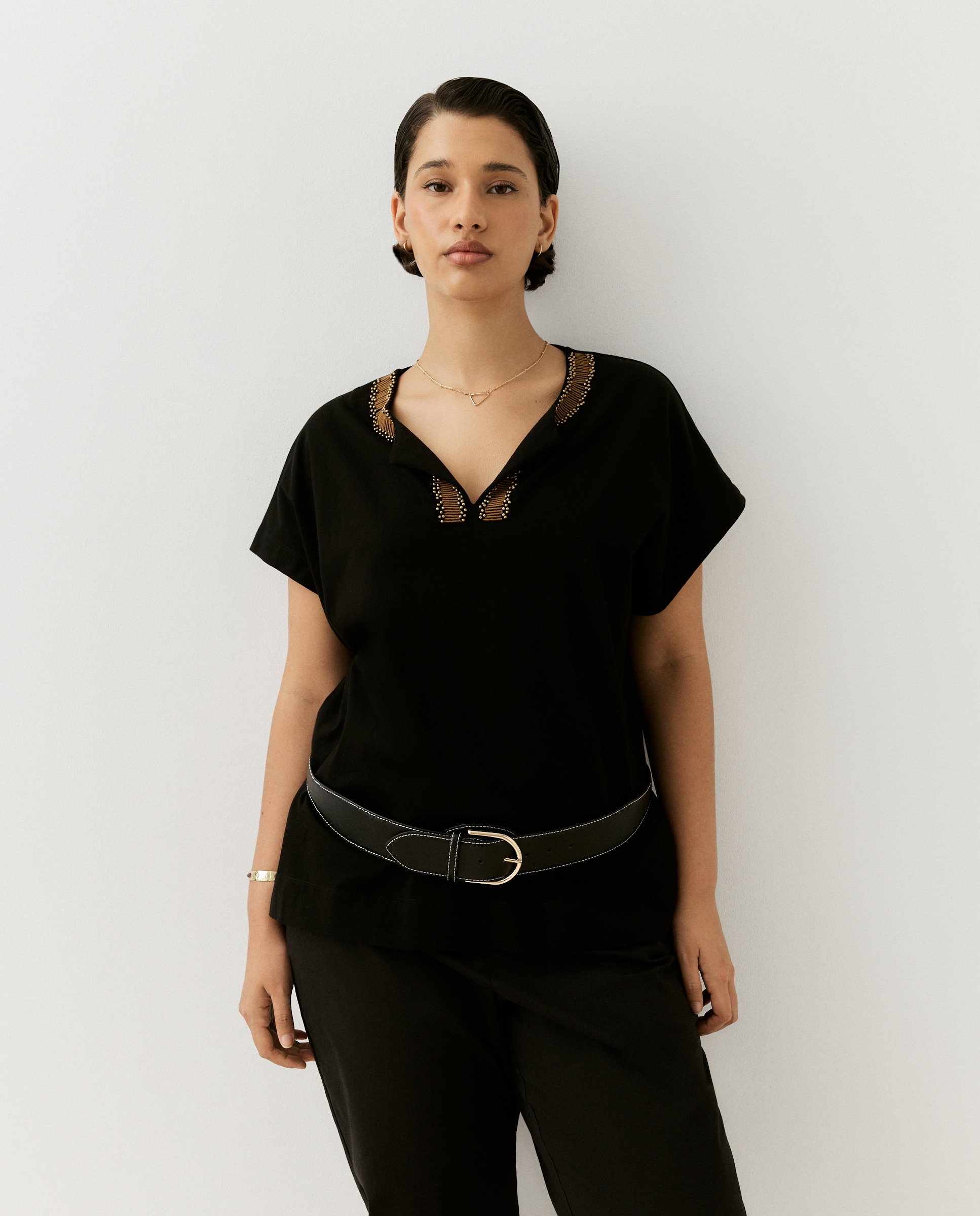 T-shirt com Bordado de Bolinhas Preto-1