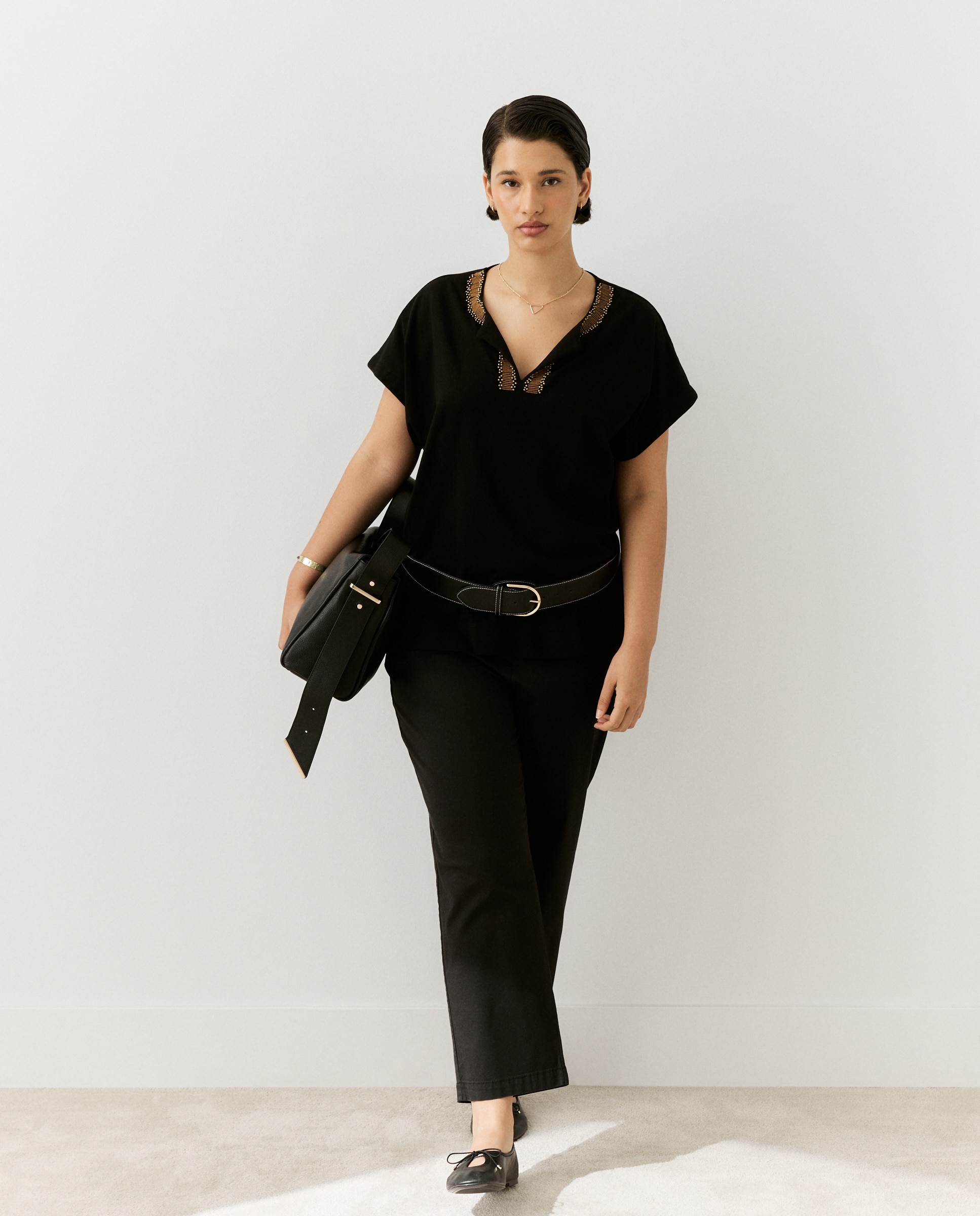 T-shirt com Bordado de Bolinhas Preto-2