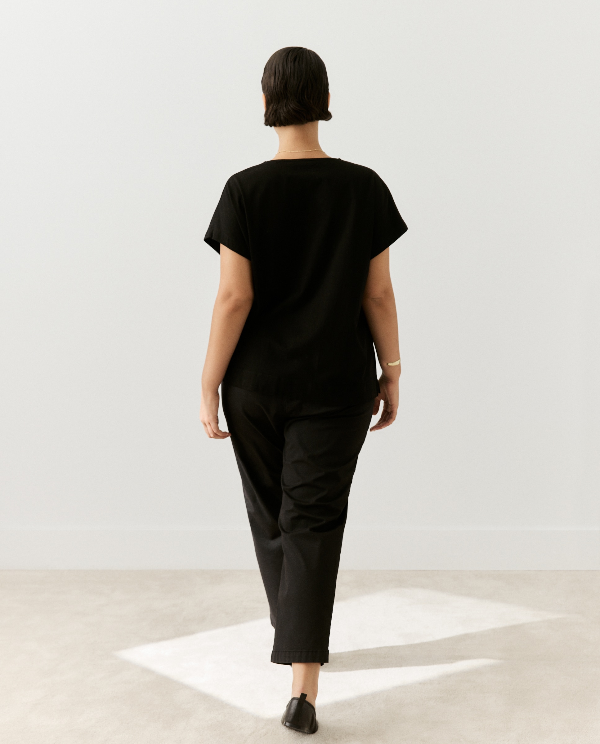 T-shirt com Bordado de Bolinhas Preto-3