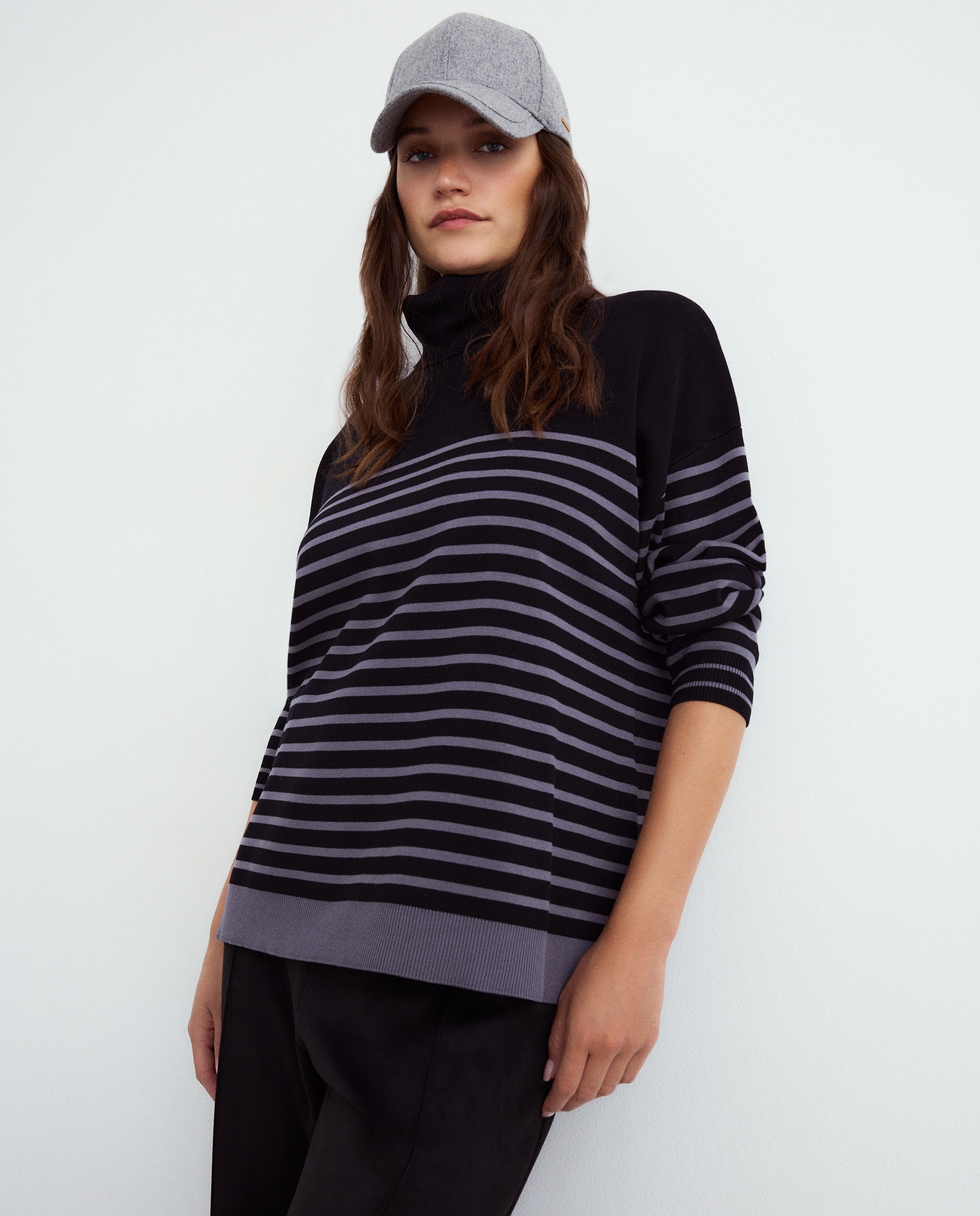 Imagem 0 de Camisola de Malha de Gola Alta às Riscas