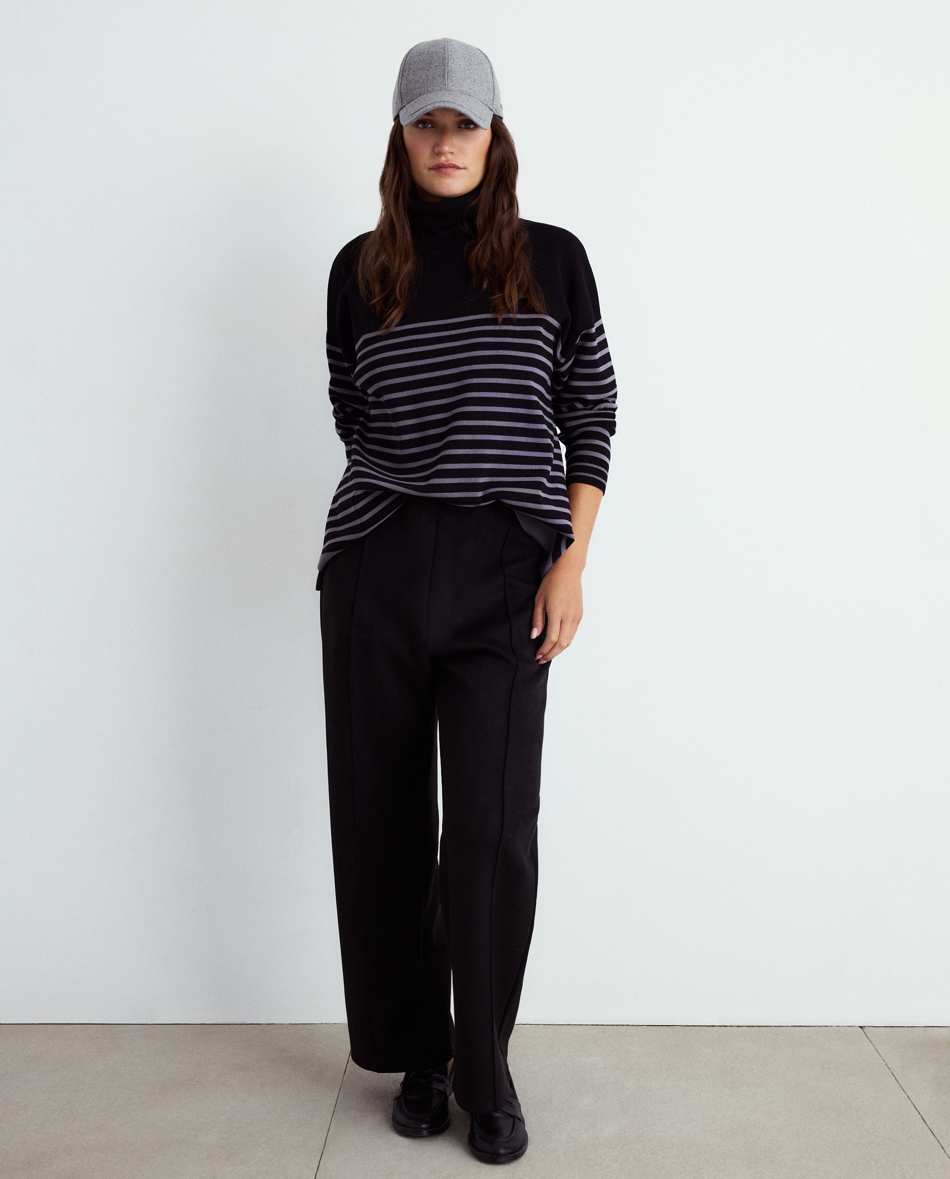 Camisola de Malha de Gola Alta às Riscas Preto-2