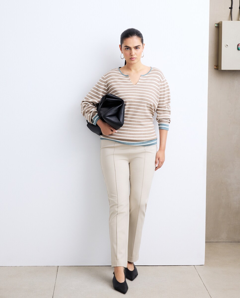 Camisola de Malha com Manga Comprida e Decote em Bico Camel-2