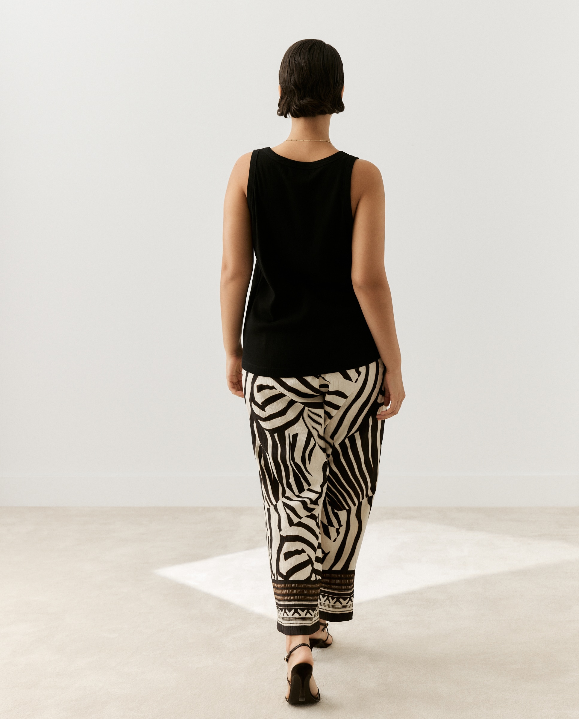 Pantalón fluido de mujer con estampado y negro - Couchel - Blanco Blanco-3