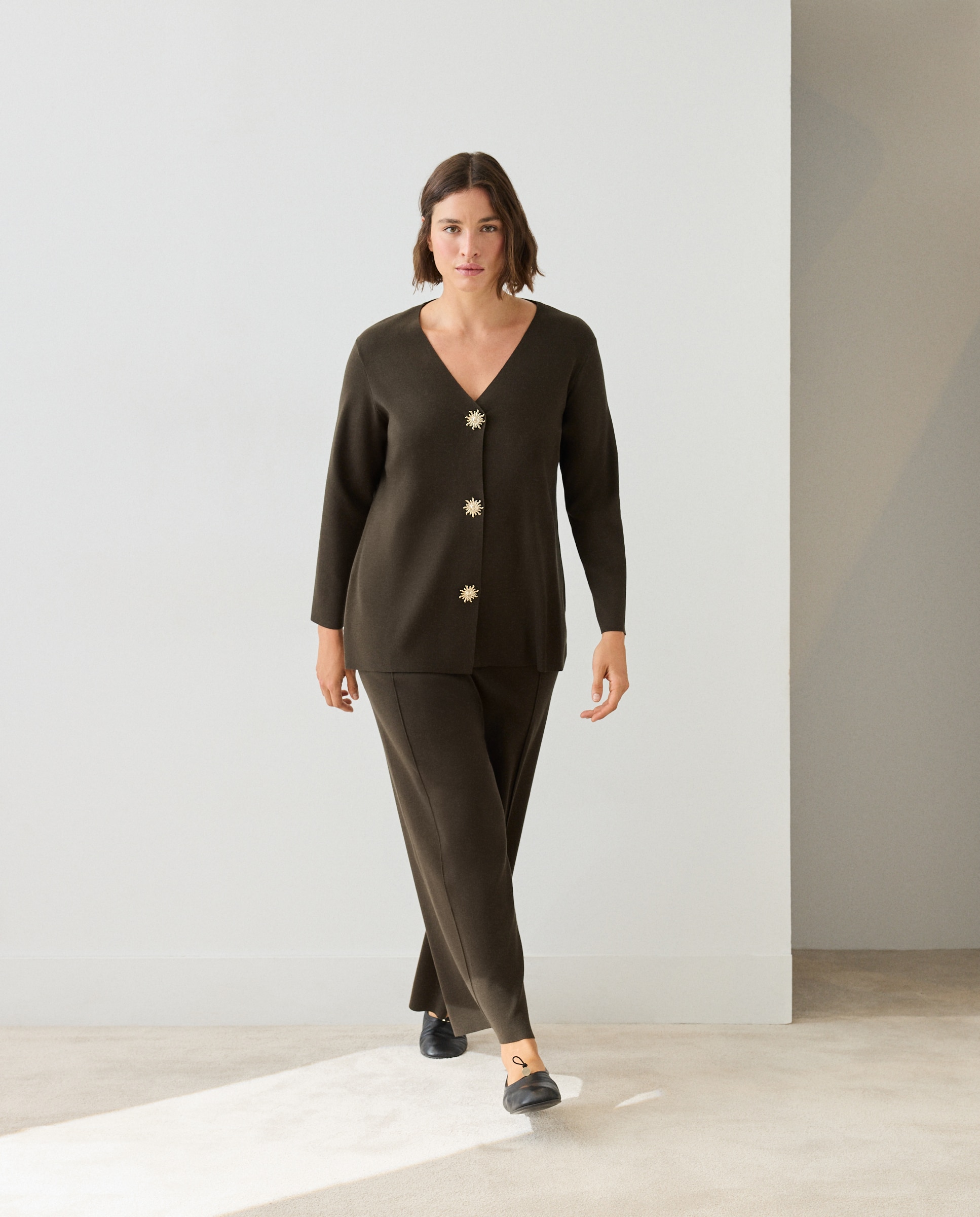 Cardigan com Decote em Bico e Botões 530 Verde Escuro-2