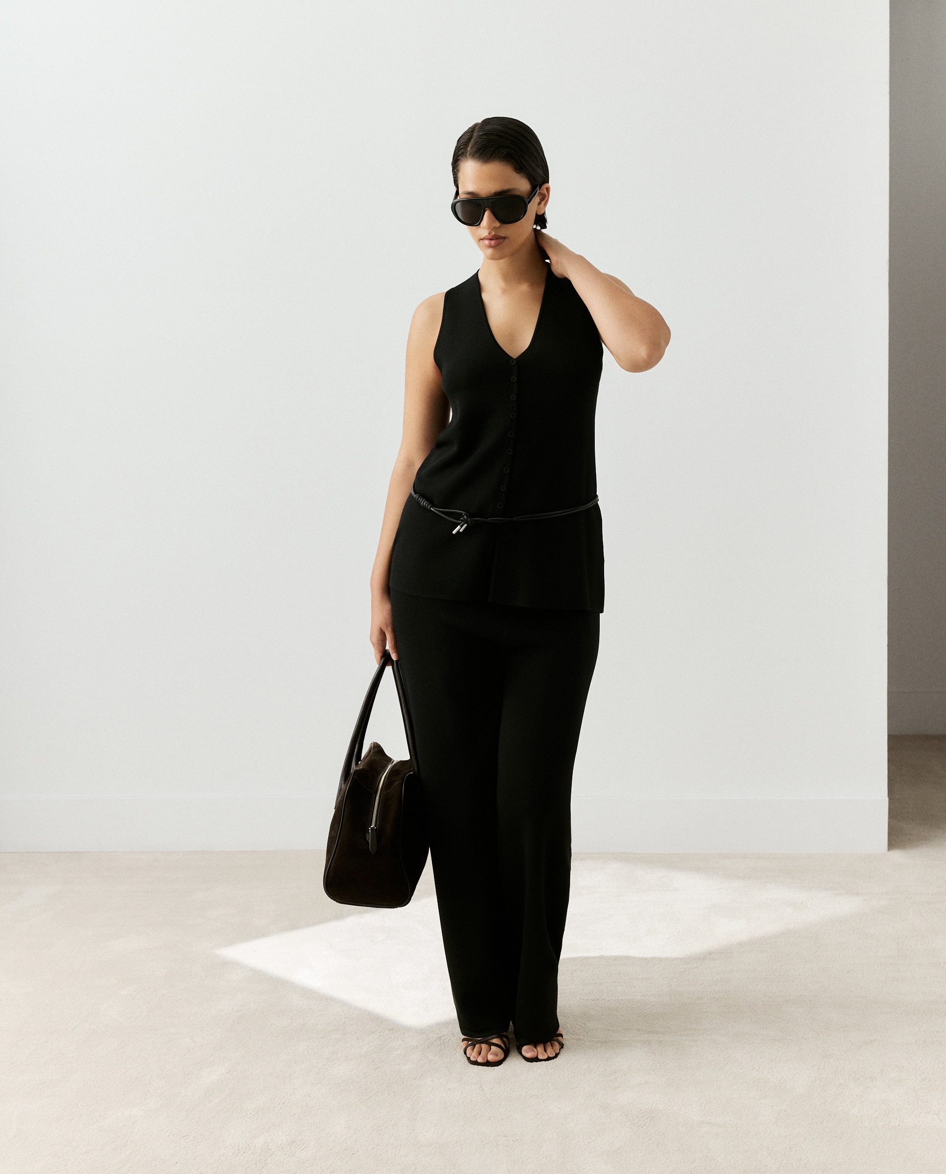 Imagen 2 de Chaleco de mujer con botones de punto milano - Couchel - Negro Negro