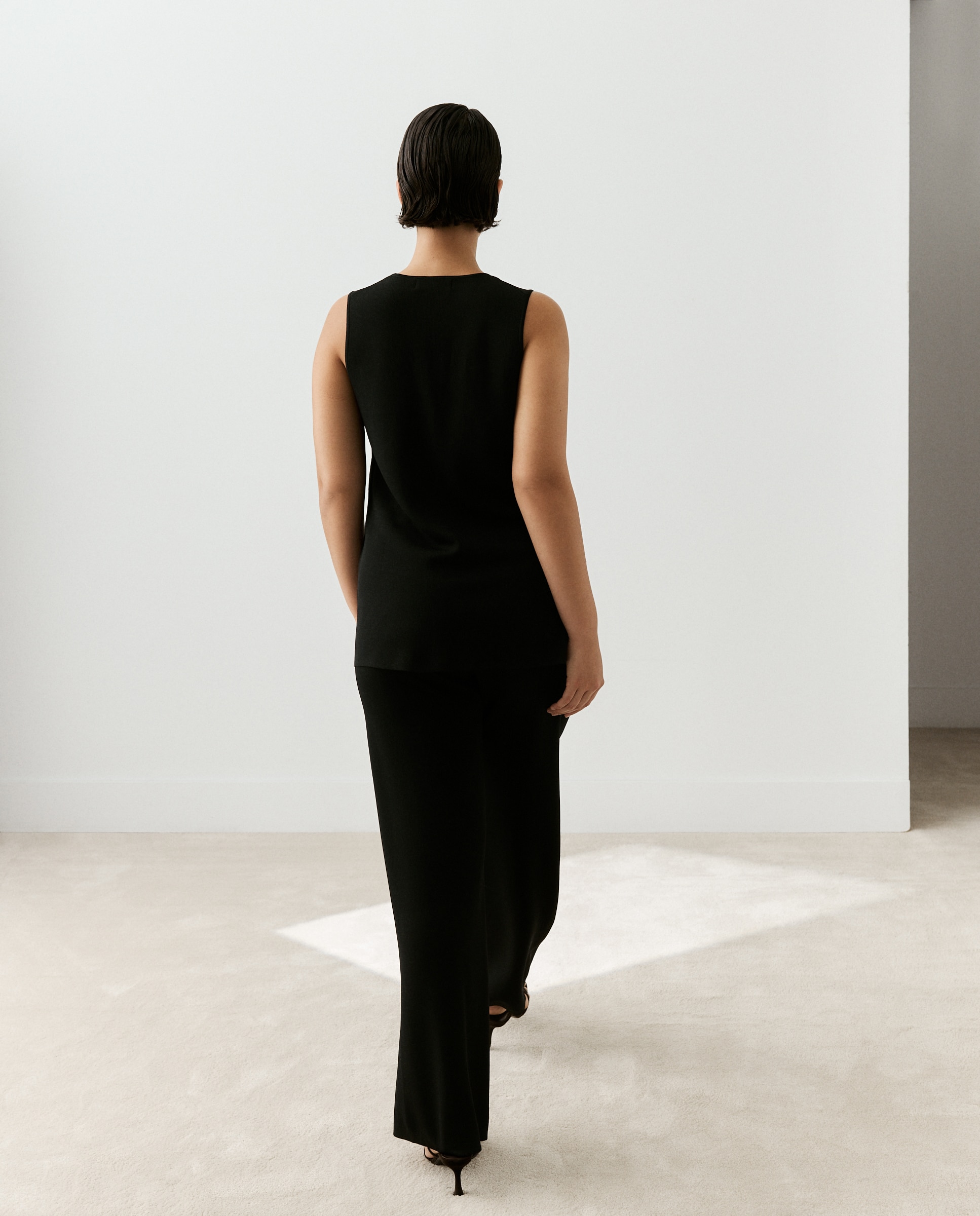 Imagen 3 de Chaleco de mujer con botones de punto milano - Couchel - Negro Negro