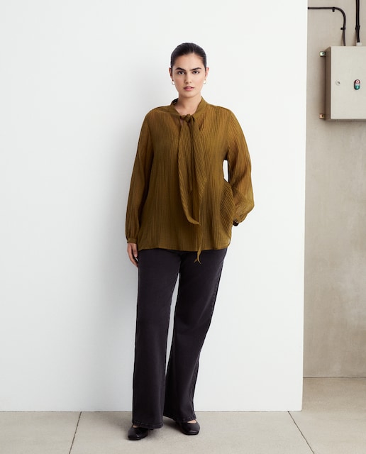 Imagen 0 de Pantalón vaquero campana liso de mujer