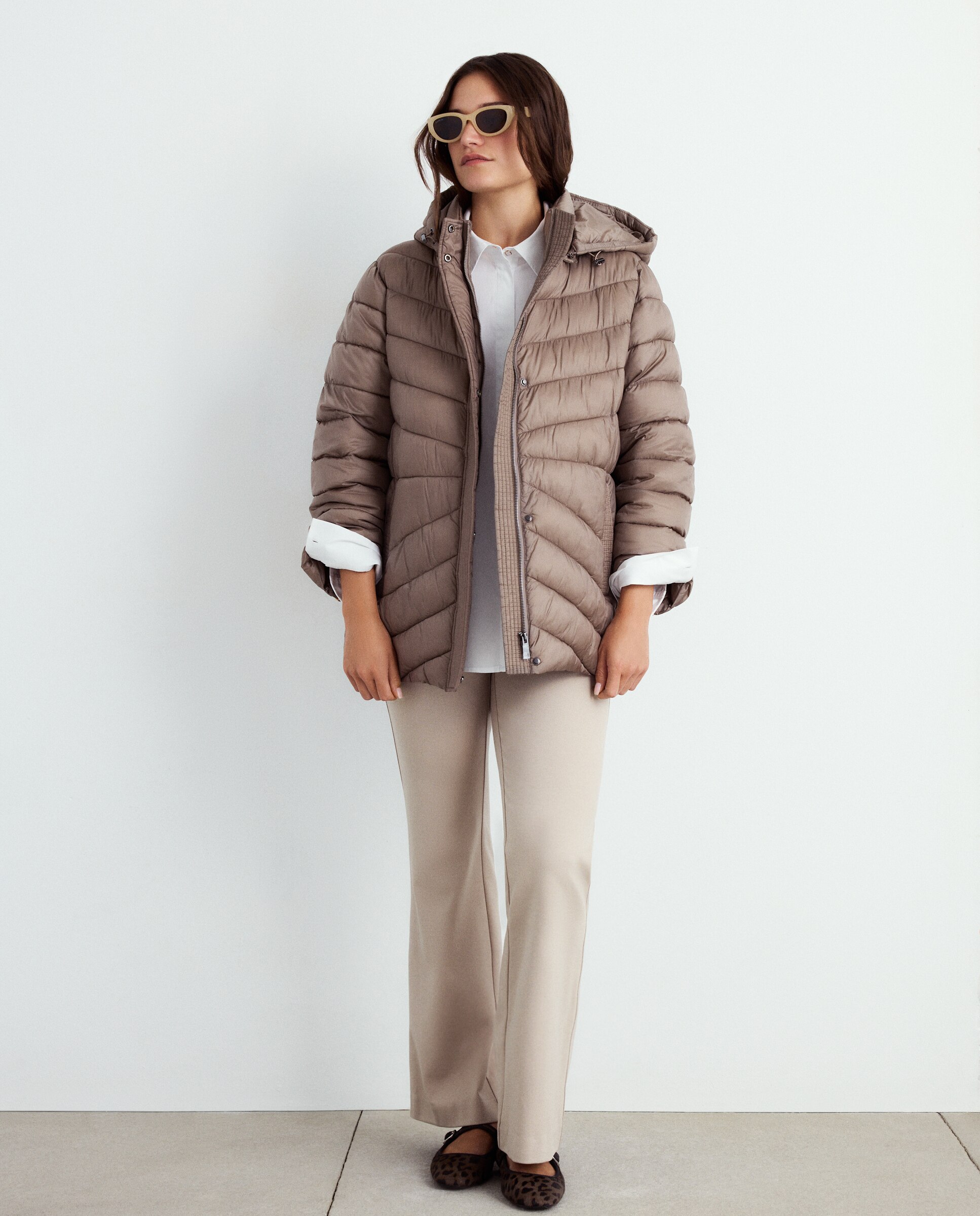 Blusão Acolchoado Curto com Capuz Desmontável Bege-2