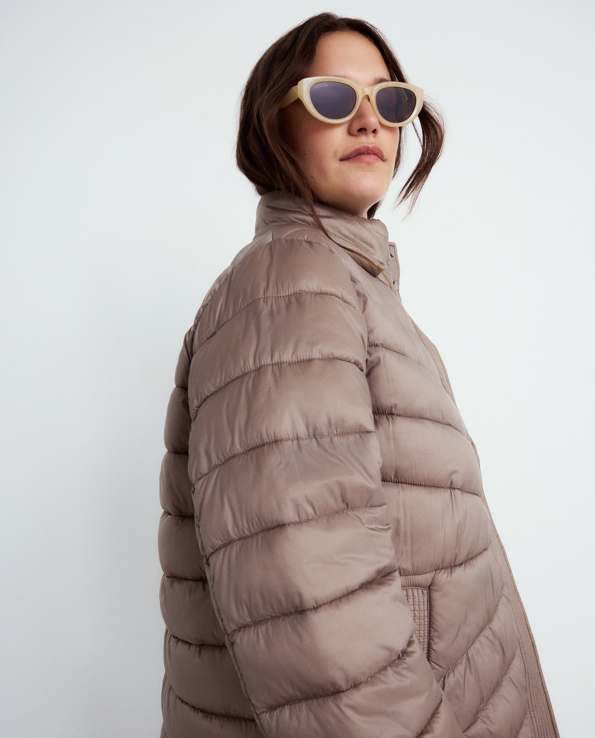 Blusão Acolchoado Curto com Capuz Desmontável Bege-4