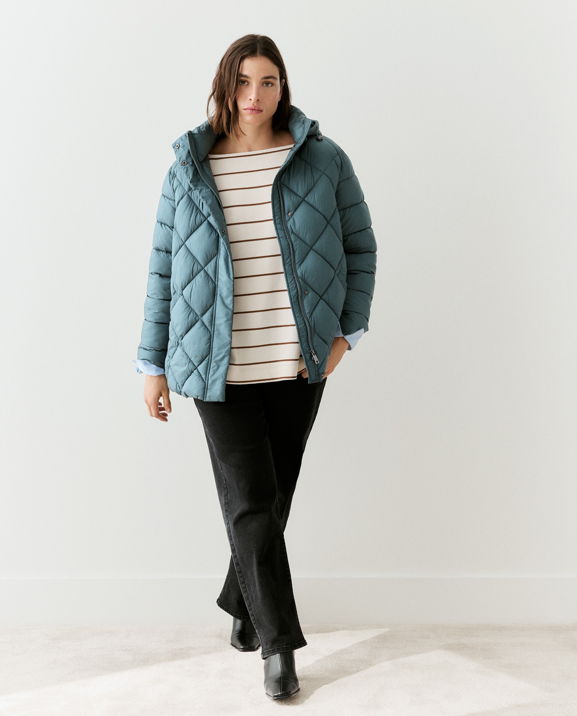 Imagen 0 de Parka corta acolchada de mujer con capucha 820 Gris medio