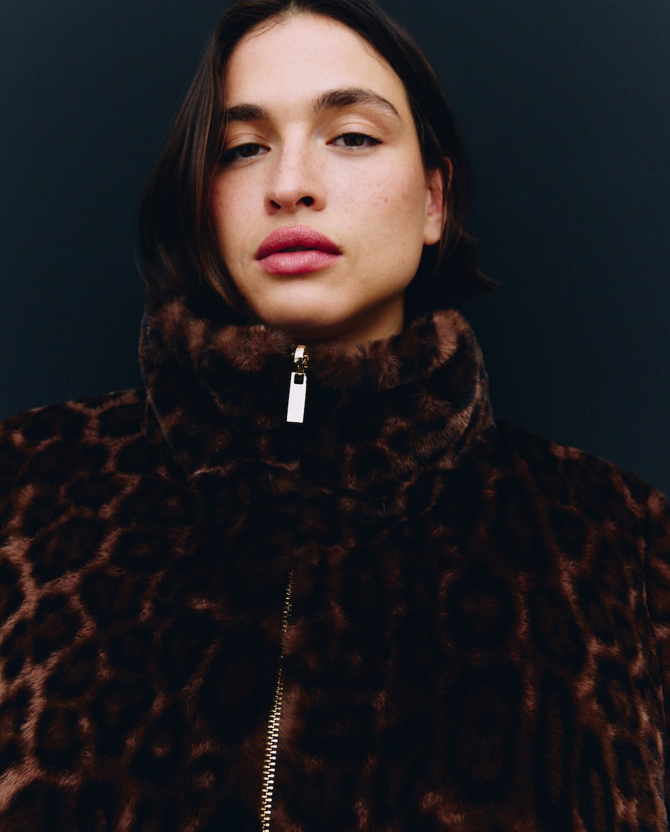 Casacão Curto Estampado Castanho-4