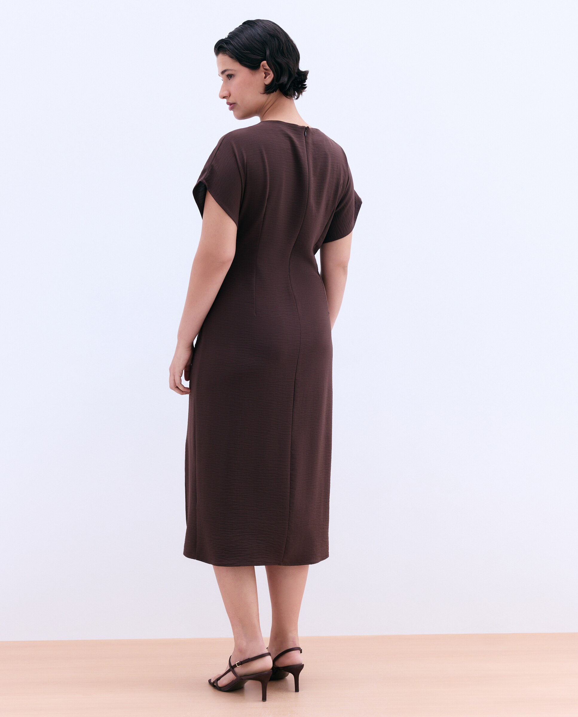 Vestido Camiseiro Midi com Manga Curta Castanho-3