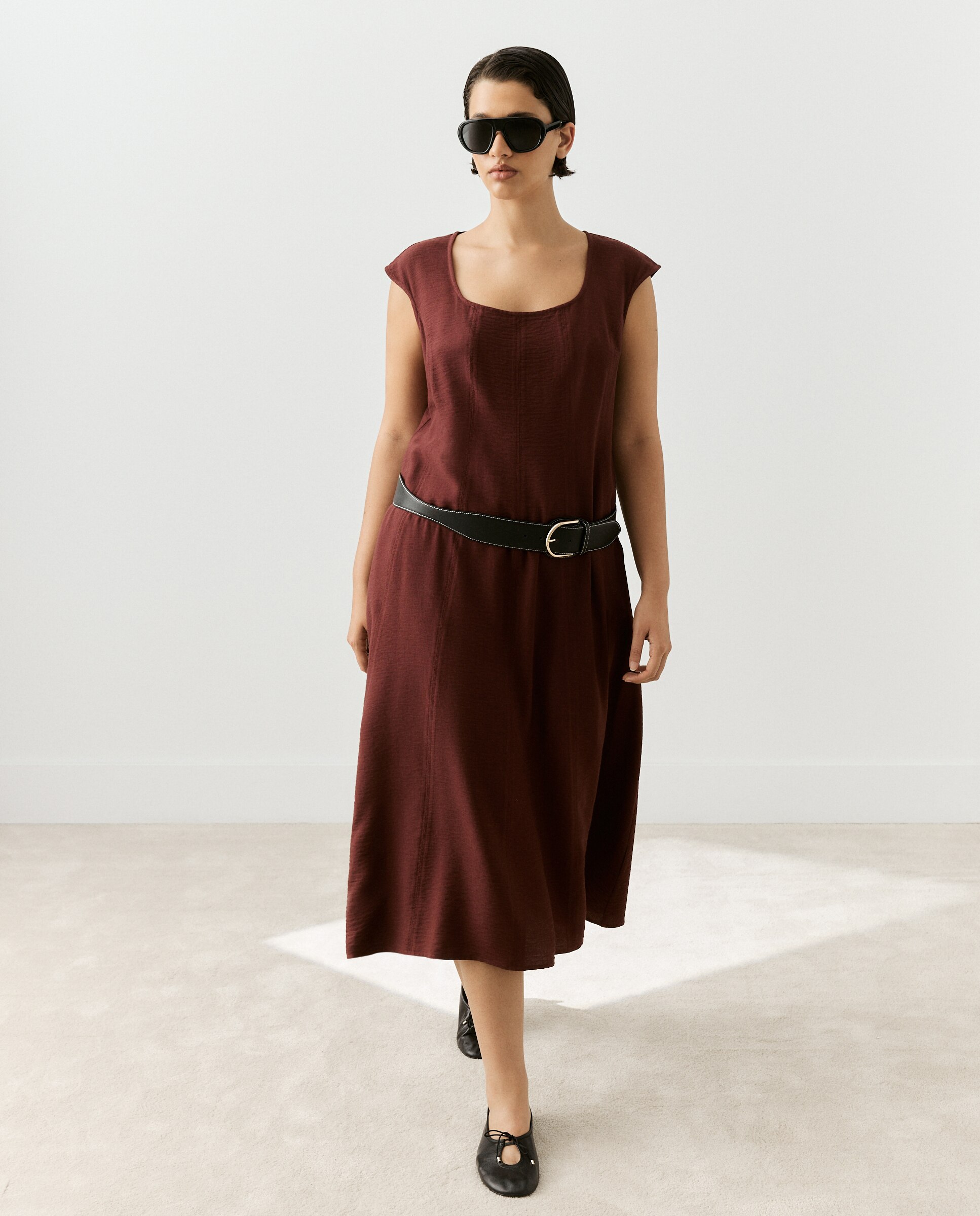 Imagem 0 de Vestido Midi sem Mangas com Roda