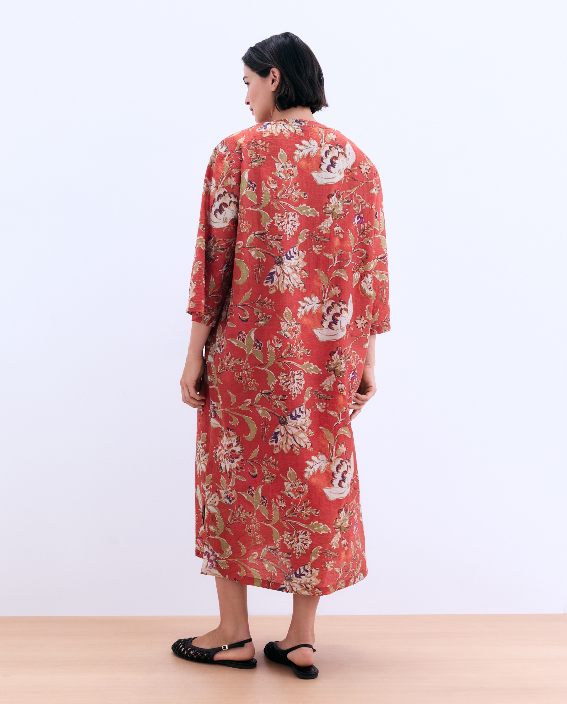 Vestido de manga corta con cuello pico y estampado de flores Rojo Couchel Rojo-3