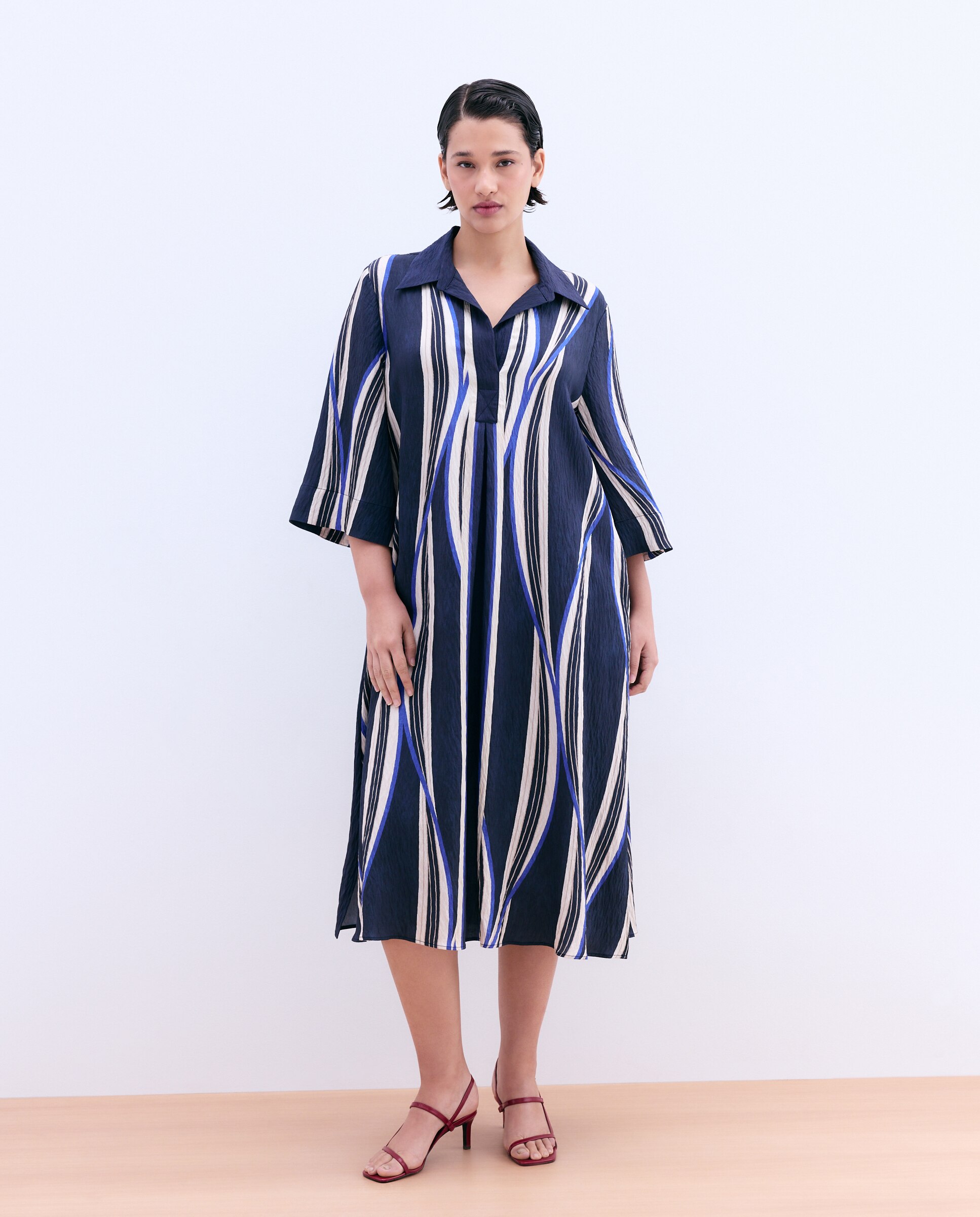 Imagem 0 de Vestido Midi às Riscas