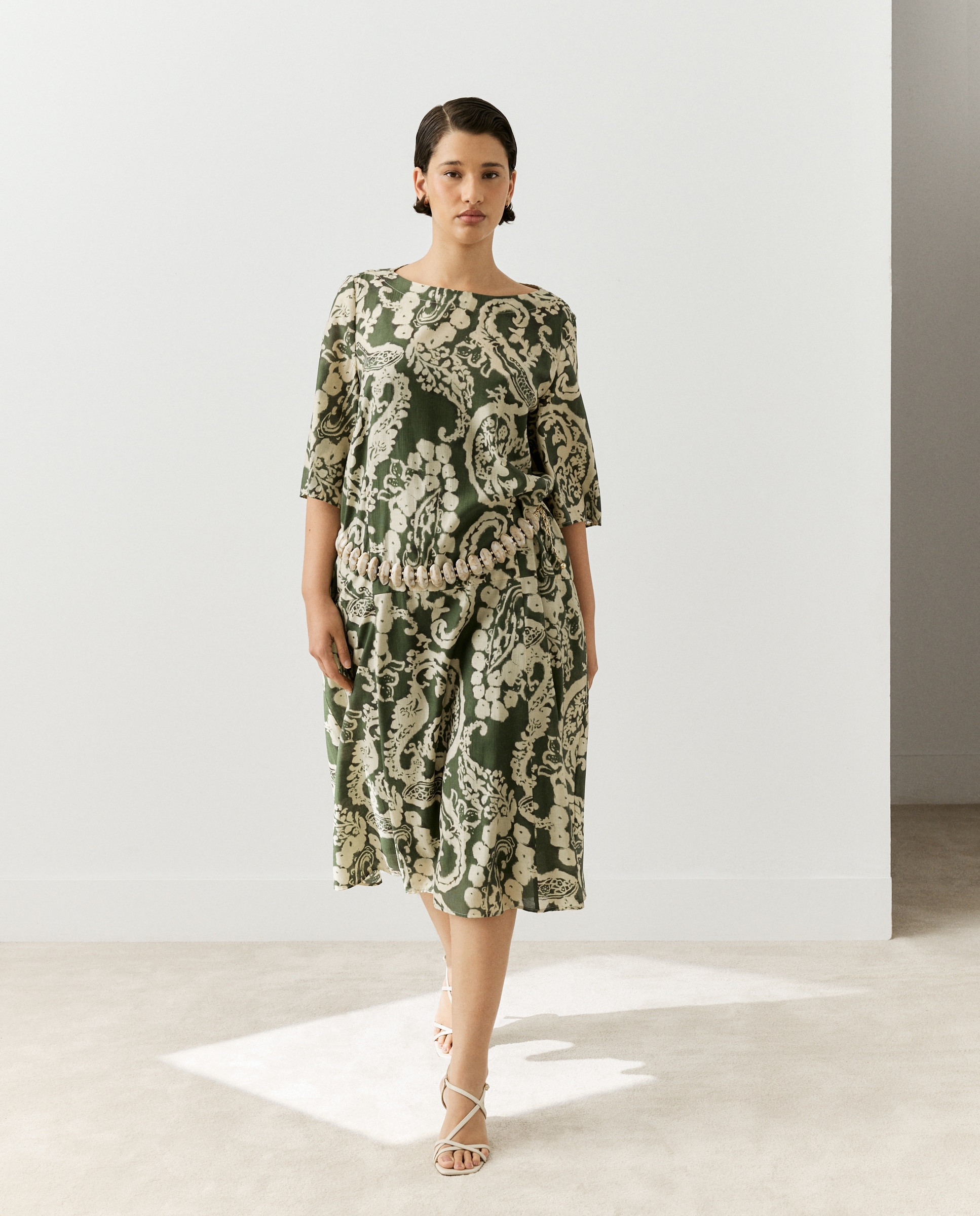 Imagem 0 de Vestido Midi Estampado com Manga Curta