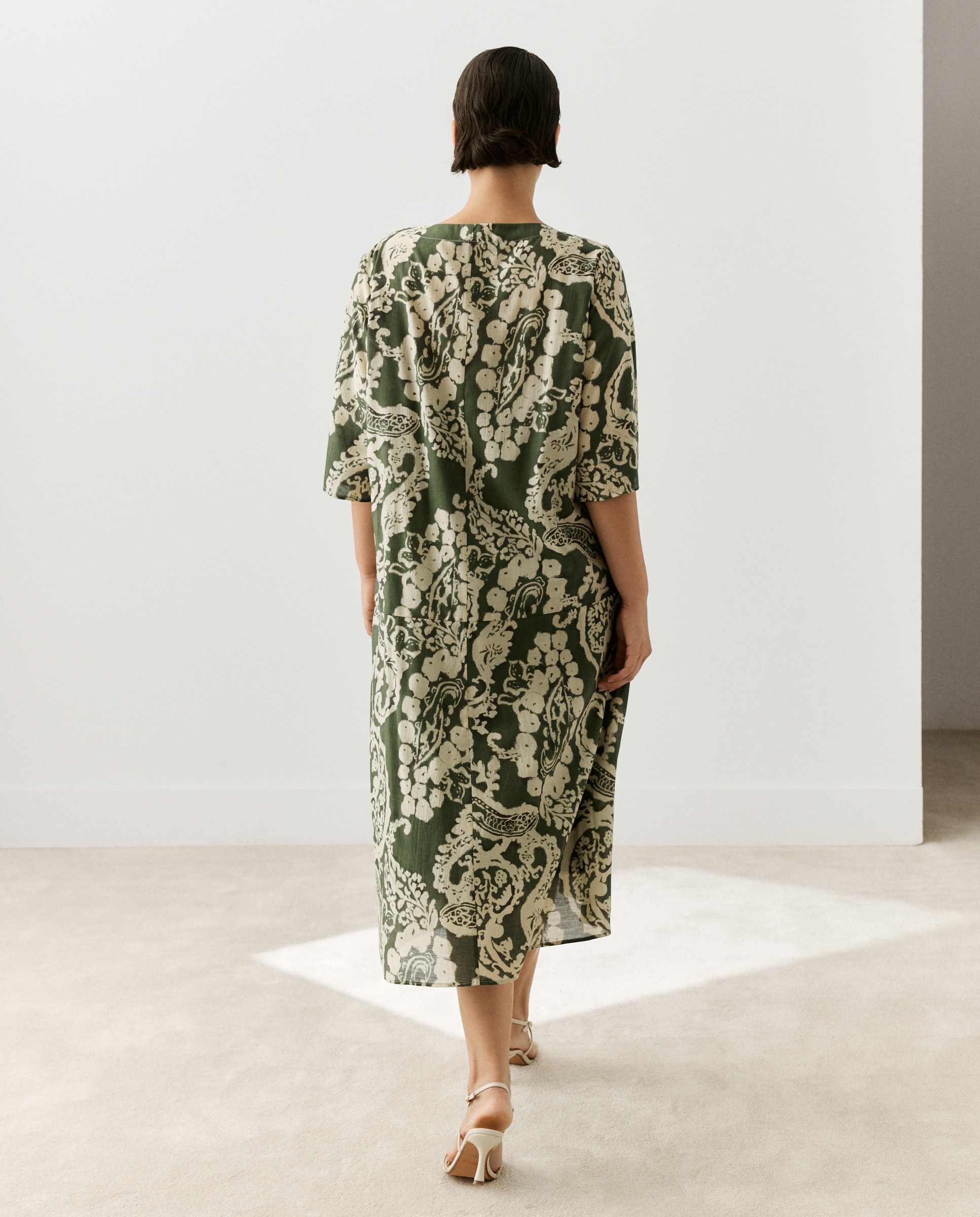 Vestido Midi Estampado com Manga Curta Verde-3