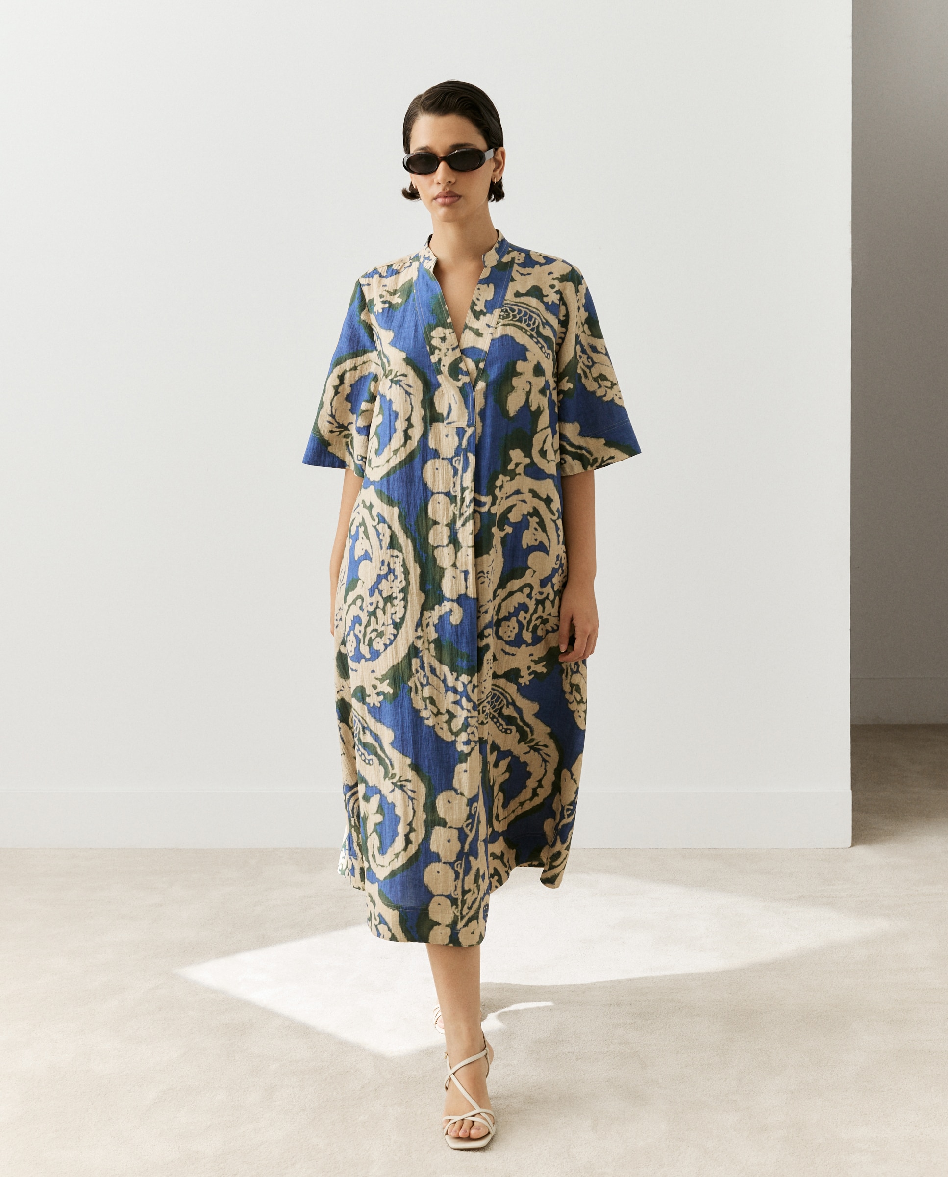 Imagem 0 de Vestido Midi Estampado com Manga Curta