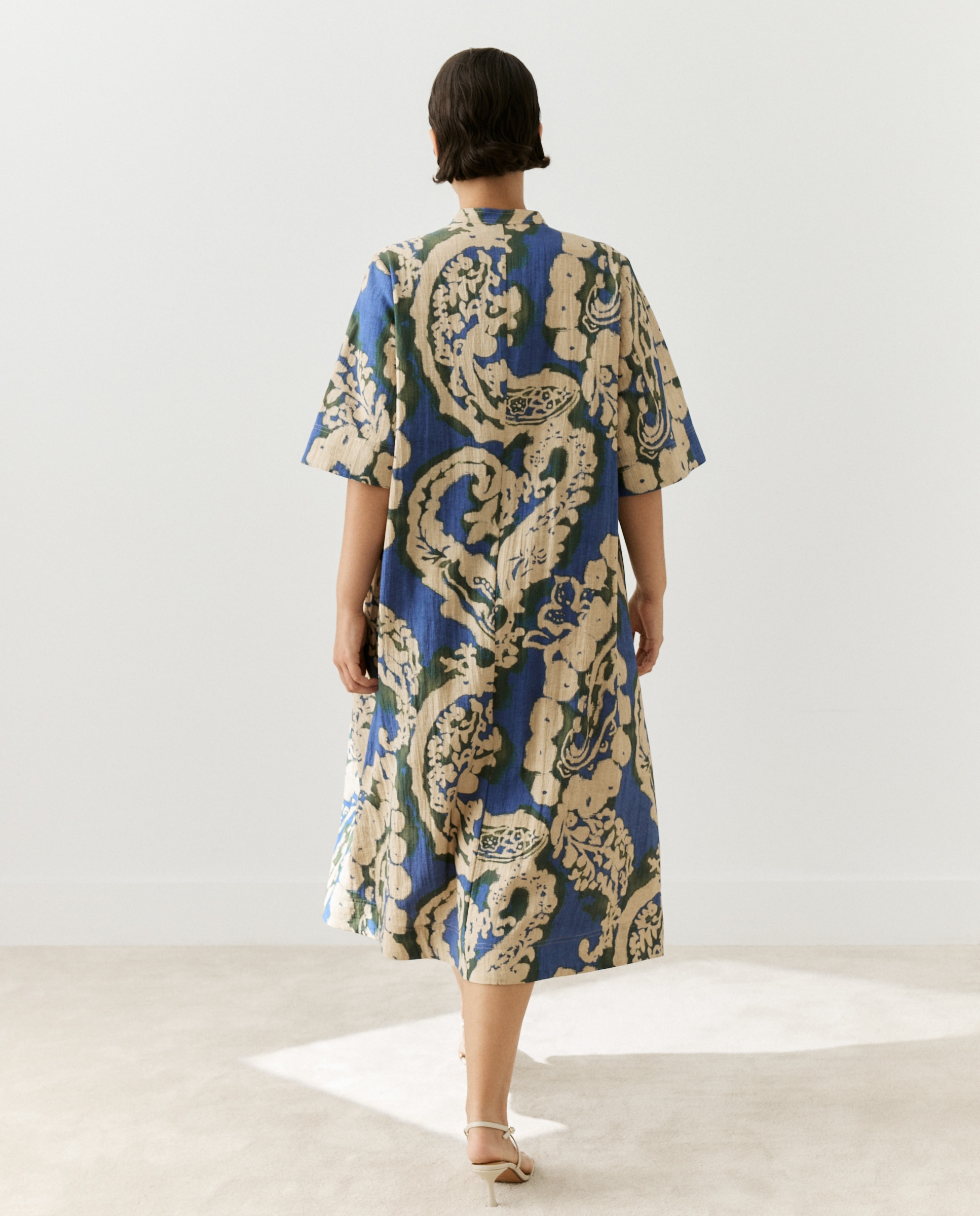 Vestido Midi Estampado com Manga Curta Azul-3