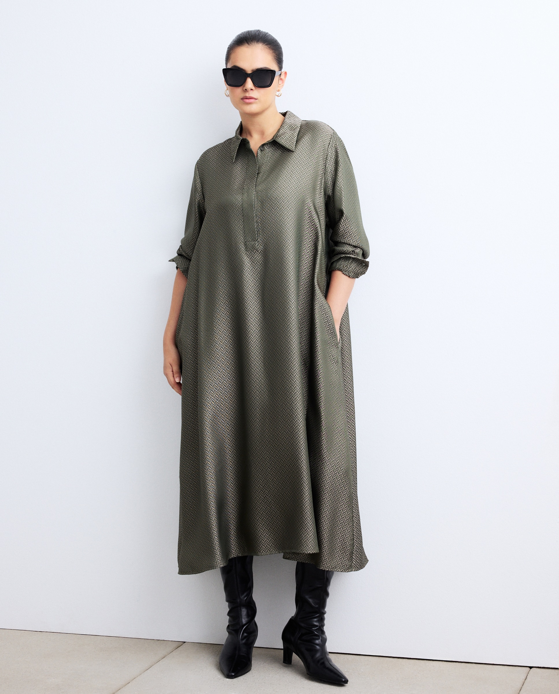 Imagem 0 de Vestido Camiseiro Midi com Bolsos