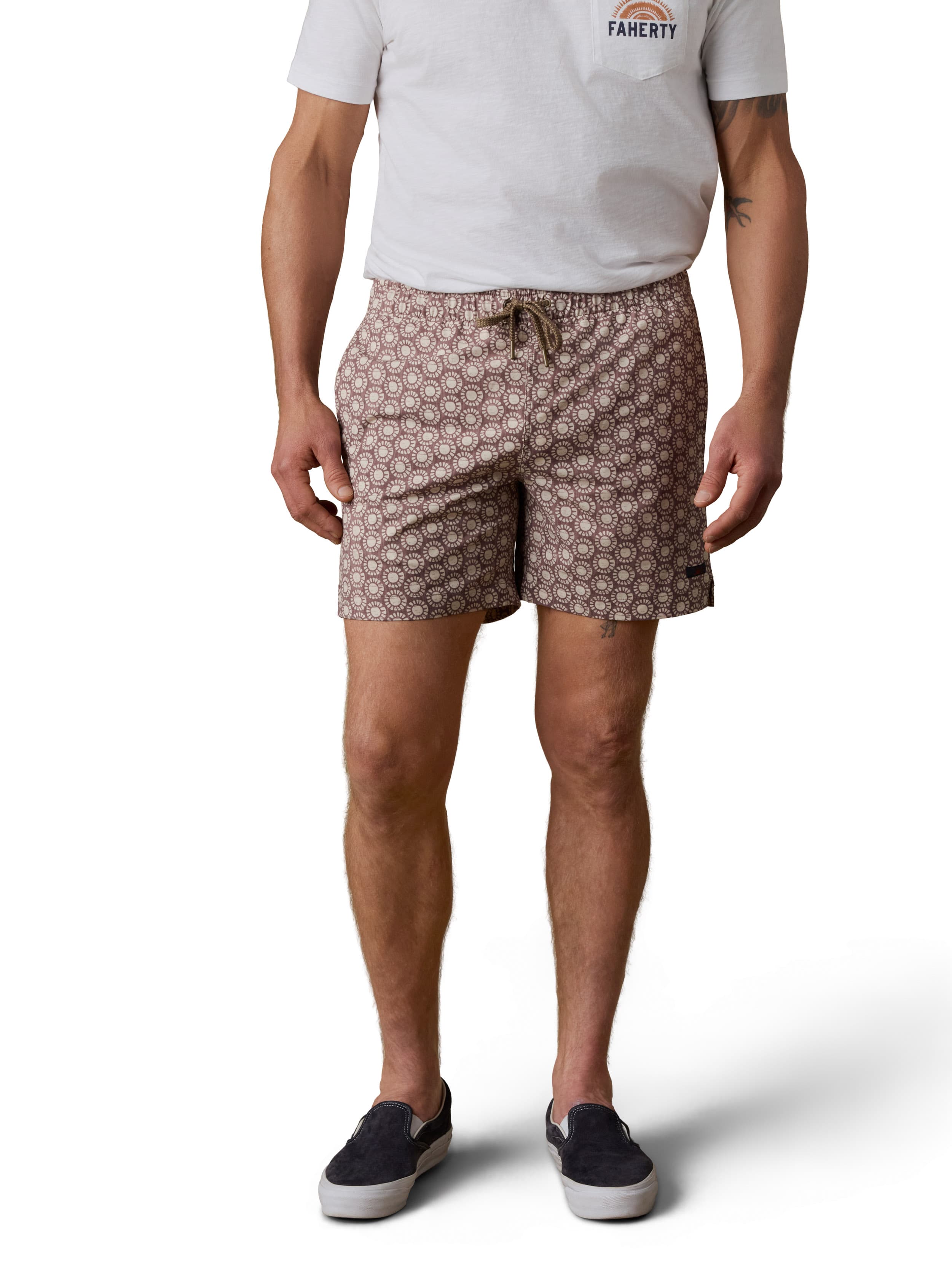 Calções de Banho Tipo Bermudas com Estampado e Cordão Castanho-2