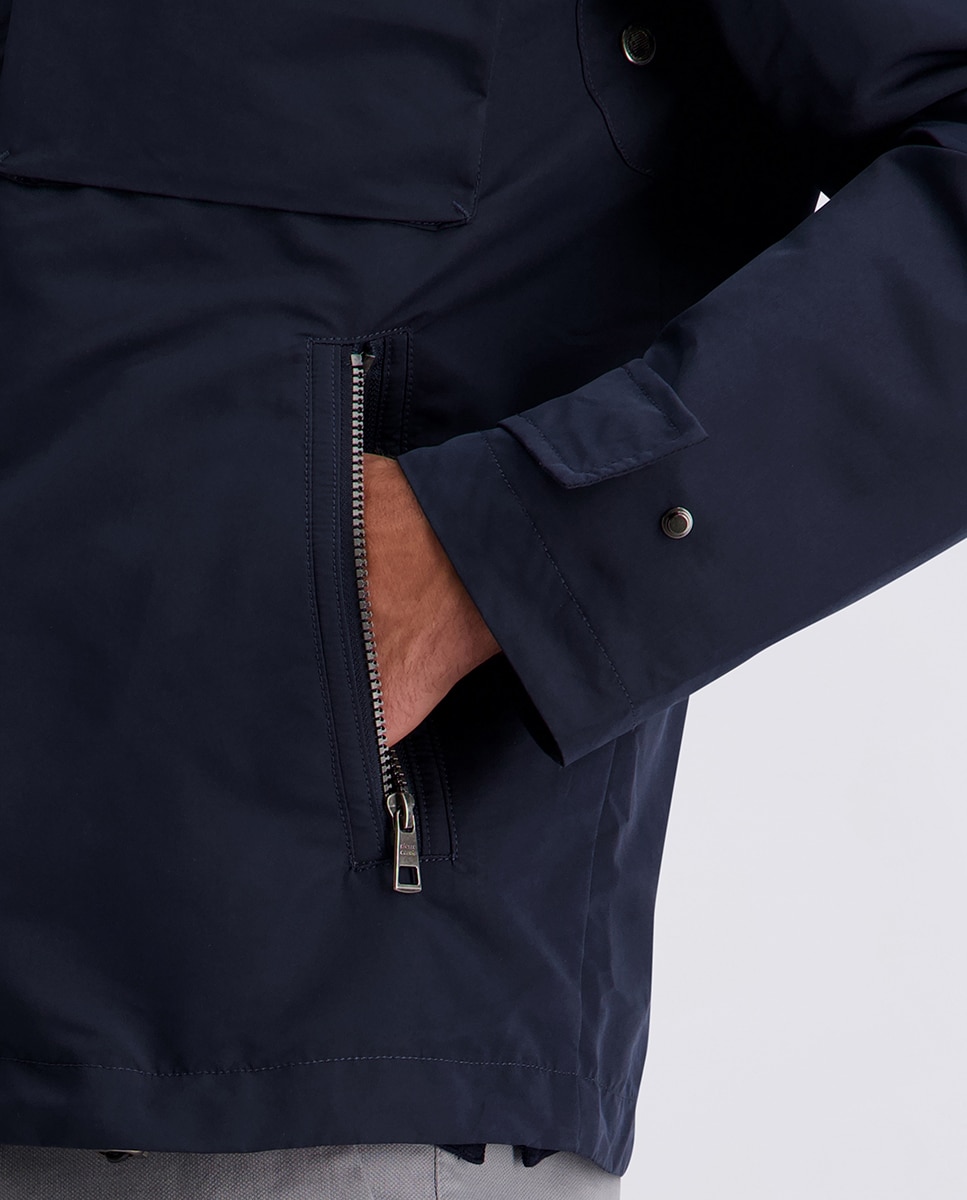 Desportiva Curta Modern Fit com Capuz Desmontável Water Repellent - Bege Azul-marinho-4