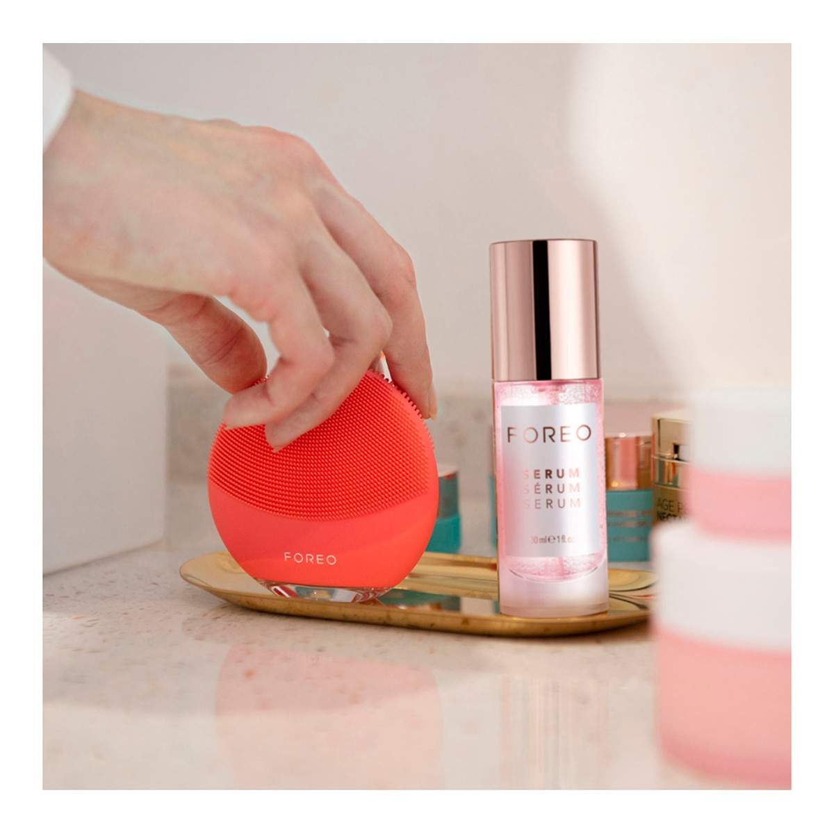 LUNA™ 4 mini - Dispositivo inteligente de limpieza facial con 2 zonas para todo tipo de pieles Coral FOREO - Coral Coral-6
