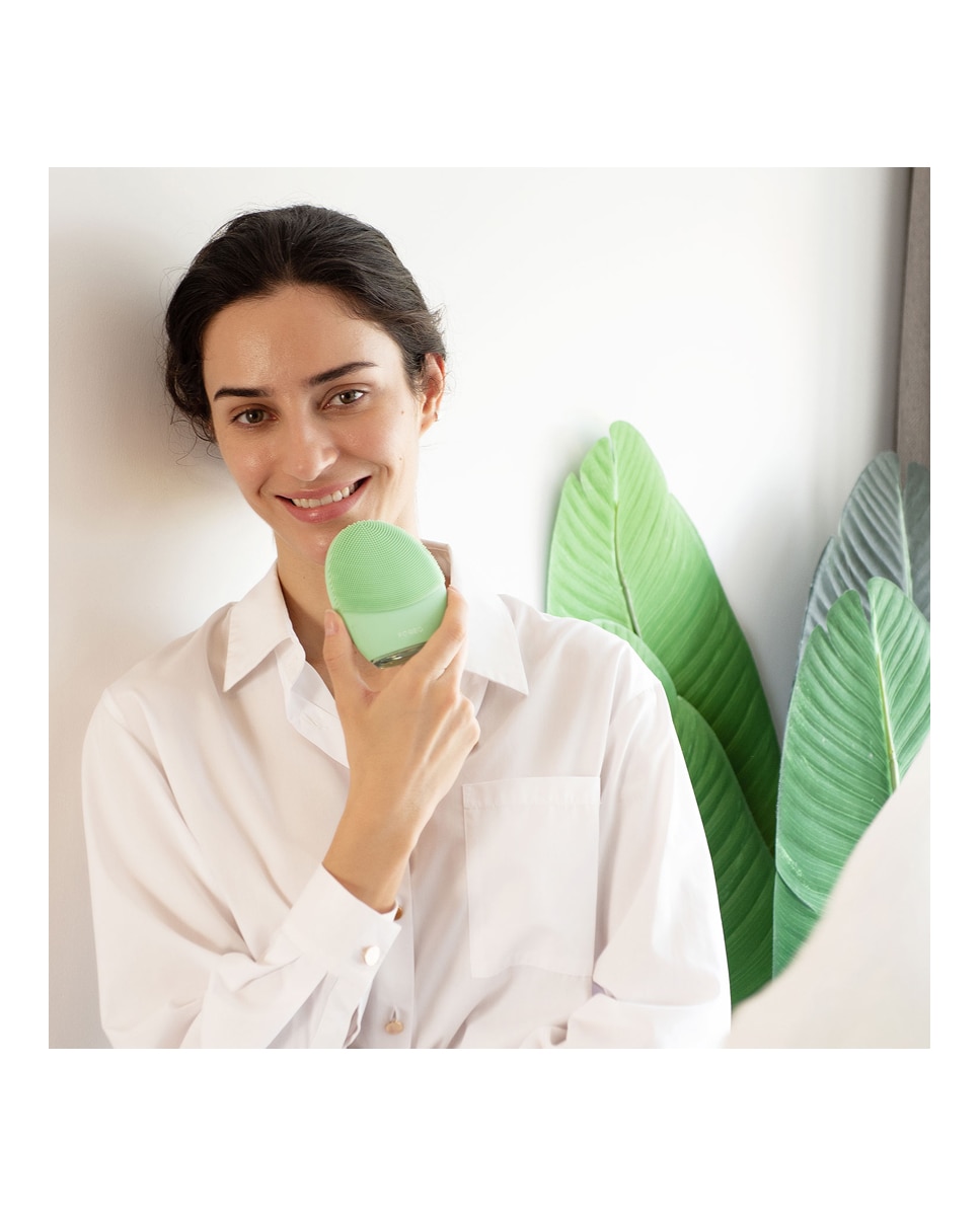 LUNA™ 4 - Dispositivo inteligente de limpieza facial y masaje reafirmante FOREO - Combination skin Combination skin-5