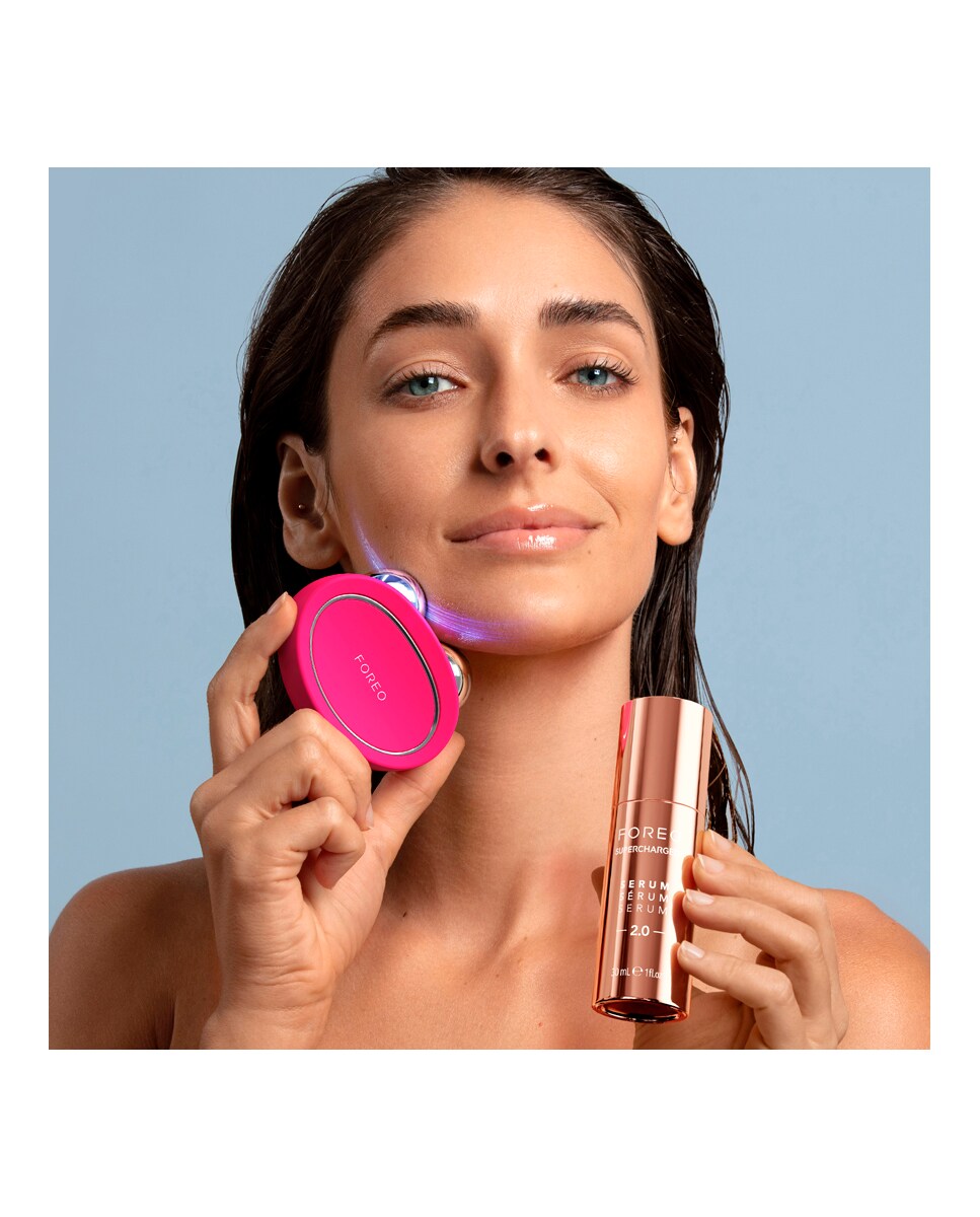 BEAR™ 2 Dispositivo de rejuvenecimiento facial con microcorrientes Fuchsia FOREO Fuchsia-6