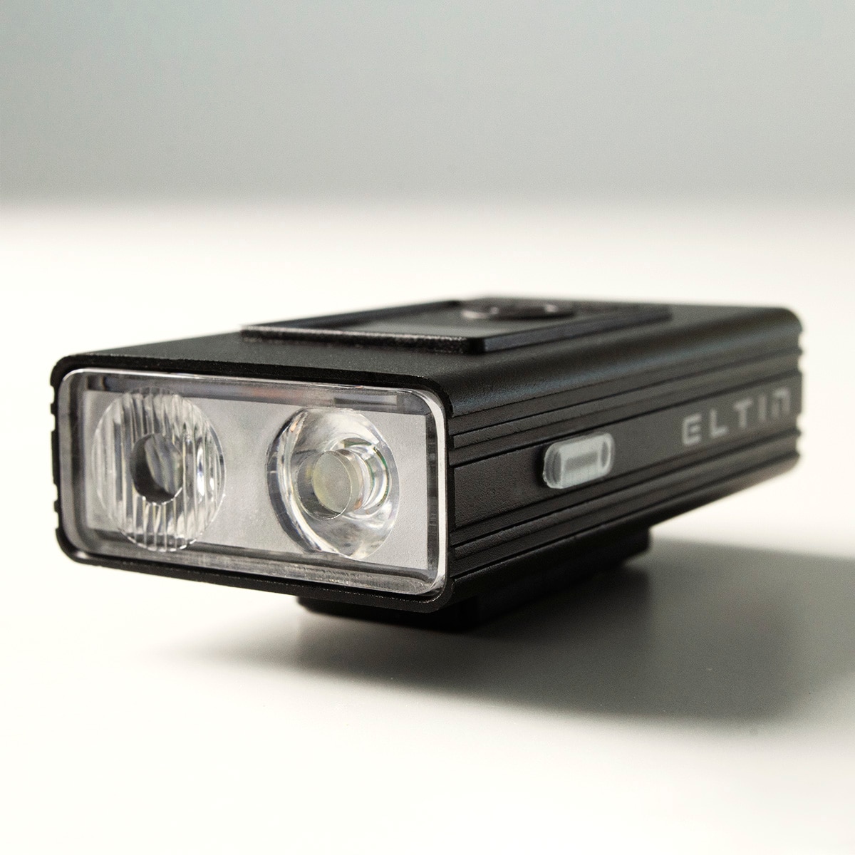 Luz Dianteira para Bicicleta Focus 400 Lúmenes Preto-3