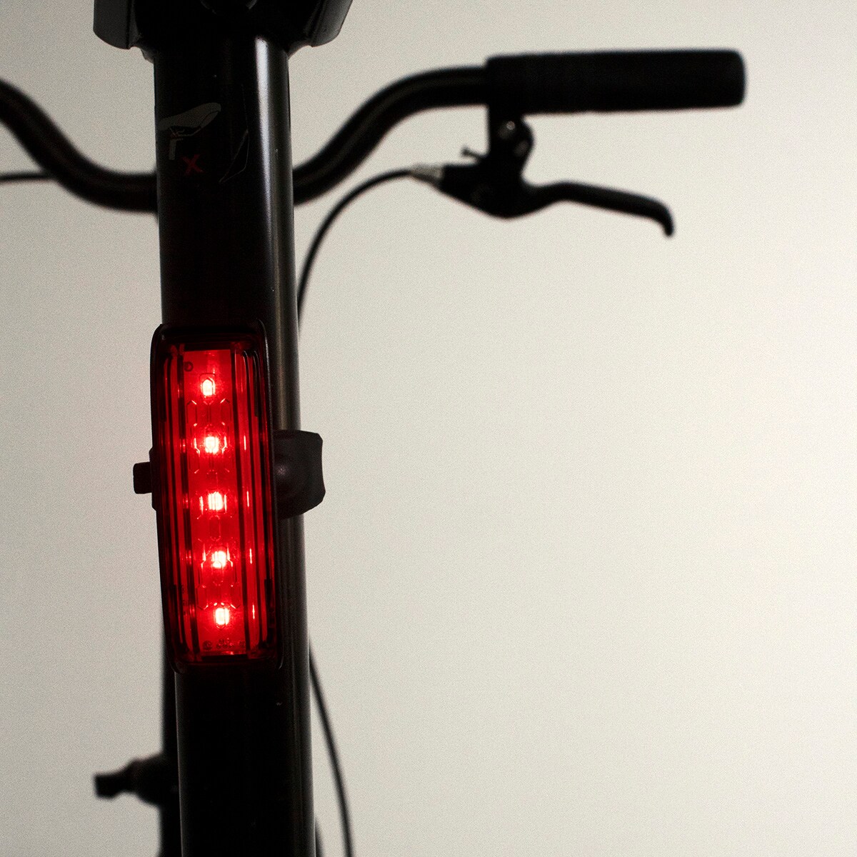 Luz Traseira de Bicicleta Lite 15 Lúmenes Preto-3