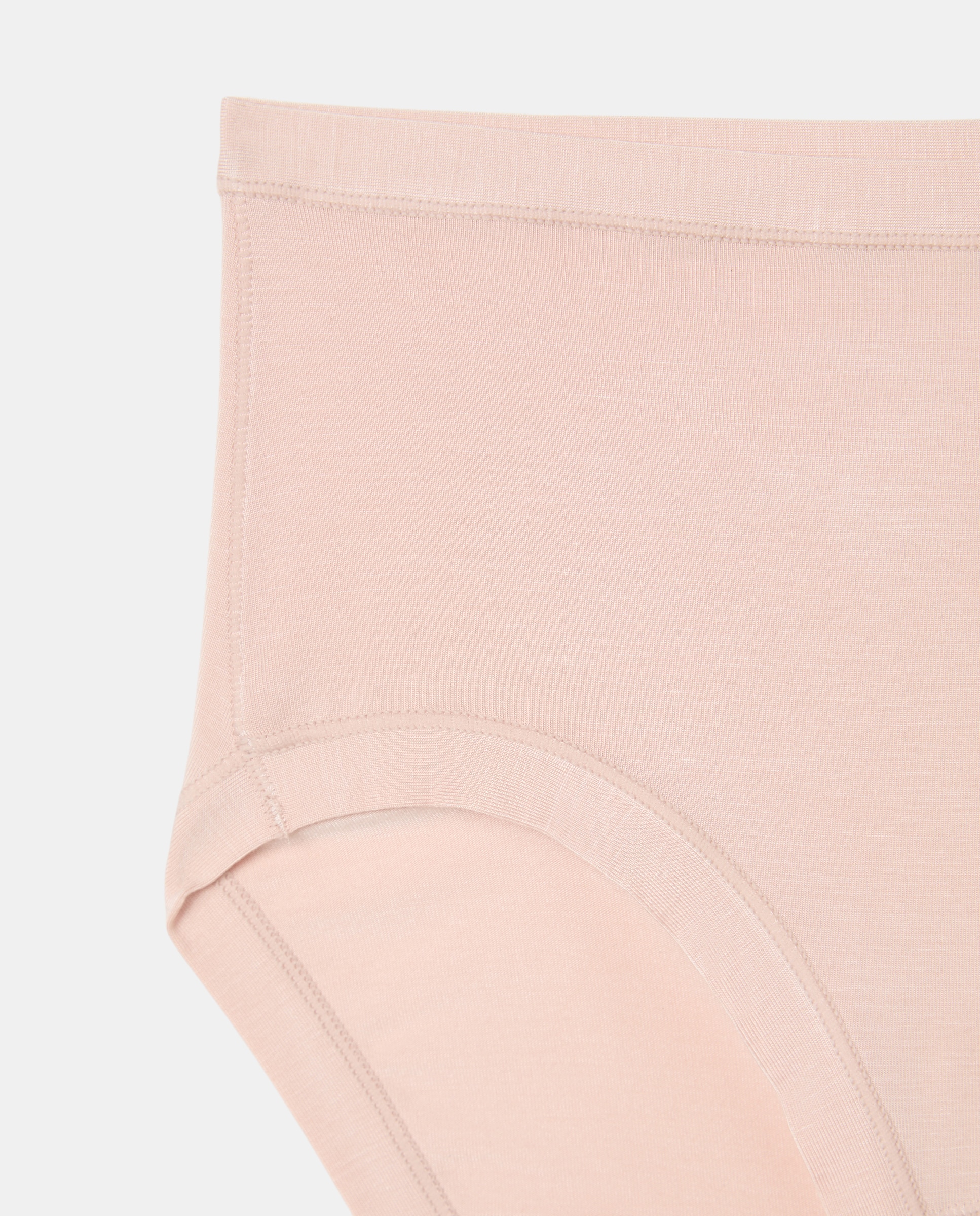 Cueca de Micro Modal Elástica com Tato Suave Bege-4