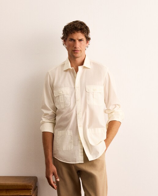 Camisa de hombre con bolsillos classic fit