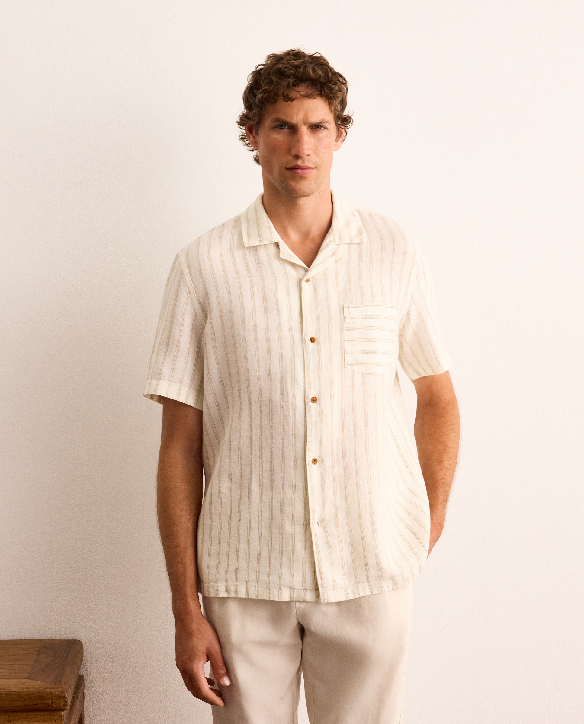 Imagen 0 de Camisa de lino de hombre manga corta classic fit Beige
