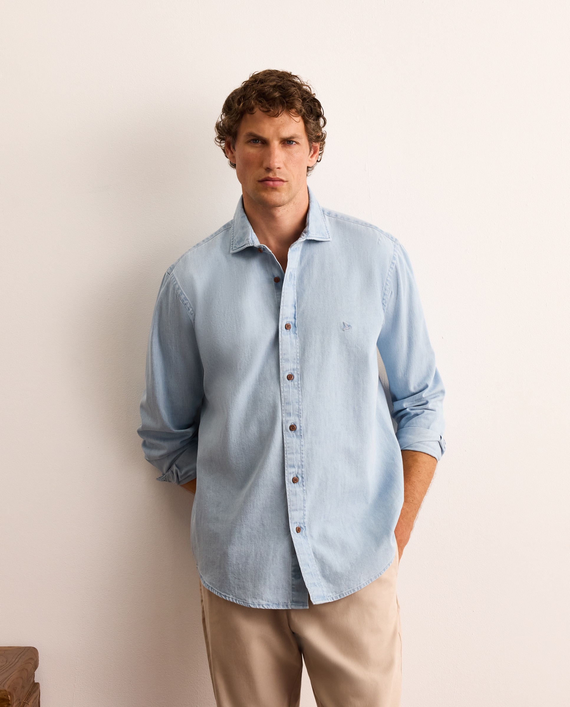 Imagen 0 de Camisa classic fit denim con lavado oscuro de algodón hombre Azul
