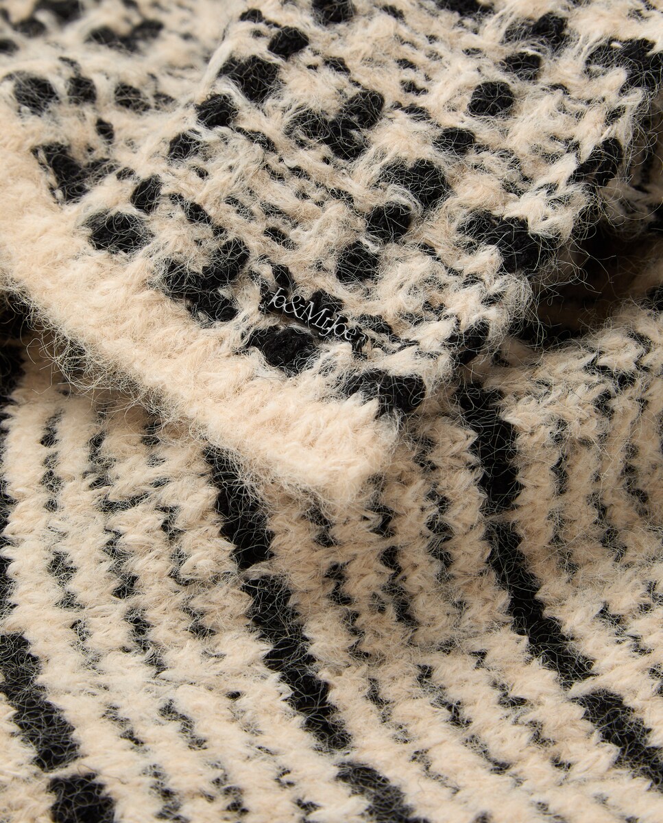 Cachecol de Malha com Detalhe às Riscas 120 Cru-3