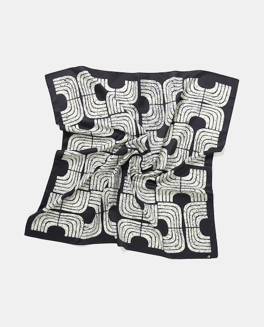 Imagem 0 de Lenço com Estampado às Bolinhas