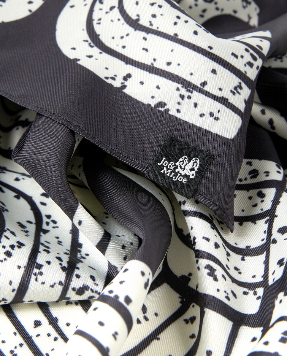 Lenço com Estampado às Bolinhas Preto-2