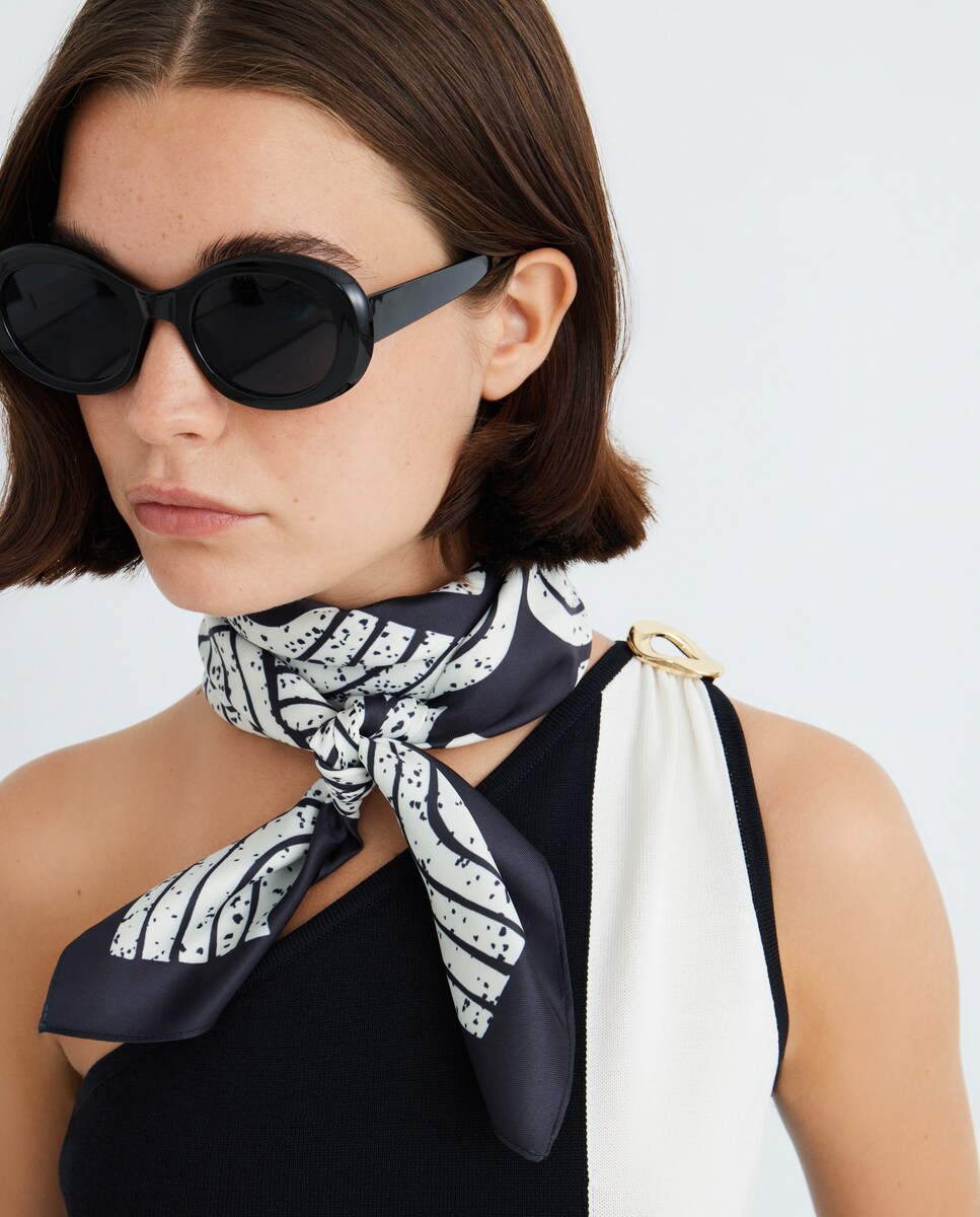 Lenço com Estampado às Bolinhas Preto-3