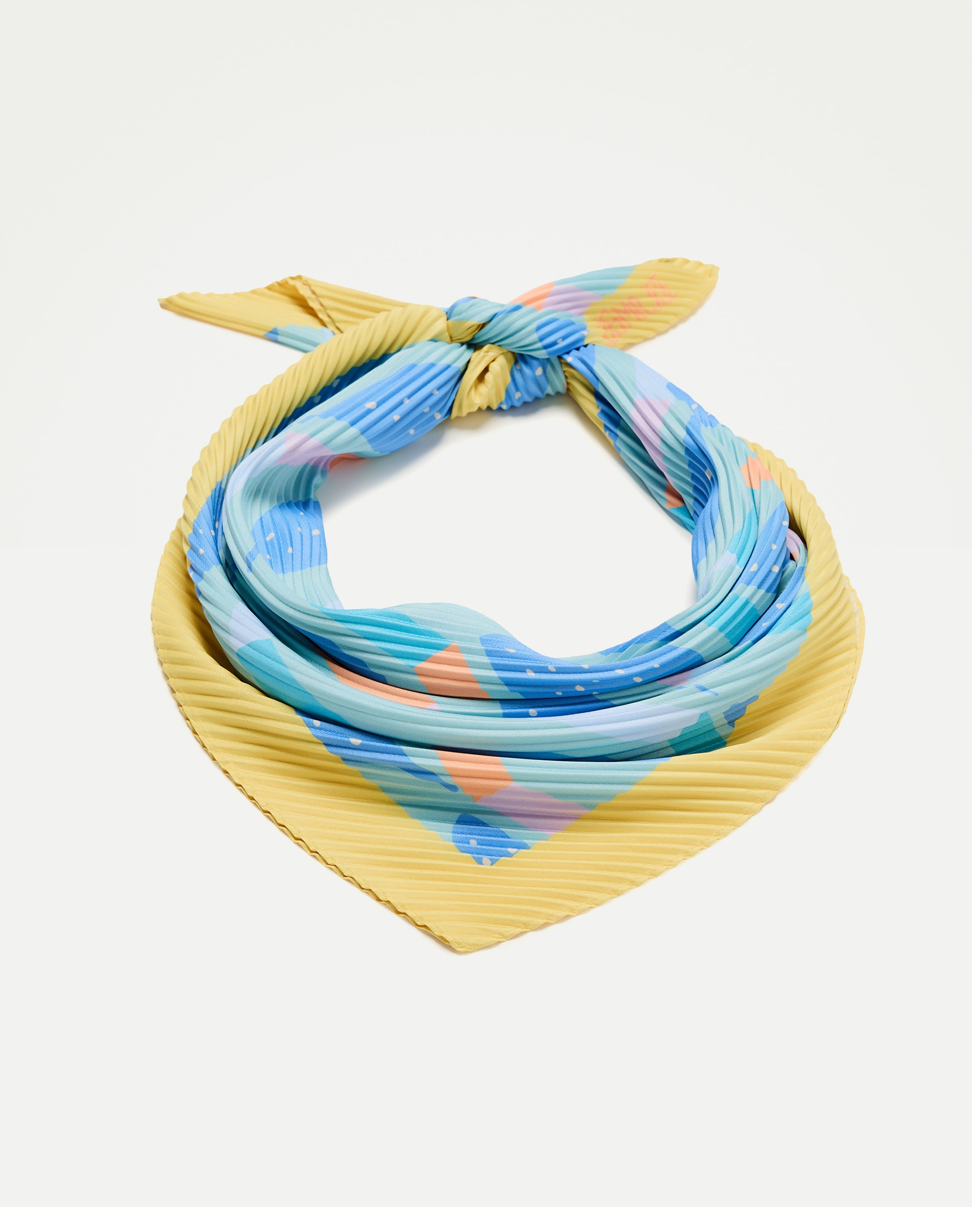 Imagem 0 de Lenço Plissado com Estampado de Folhas