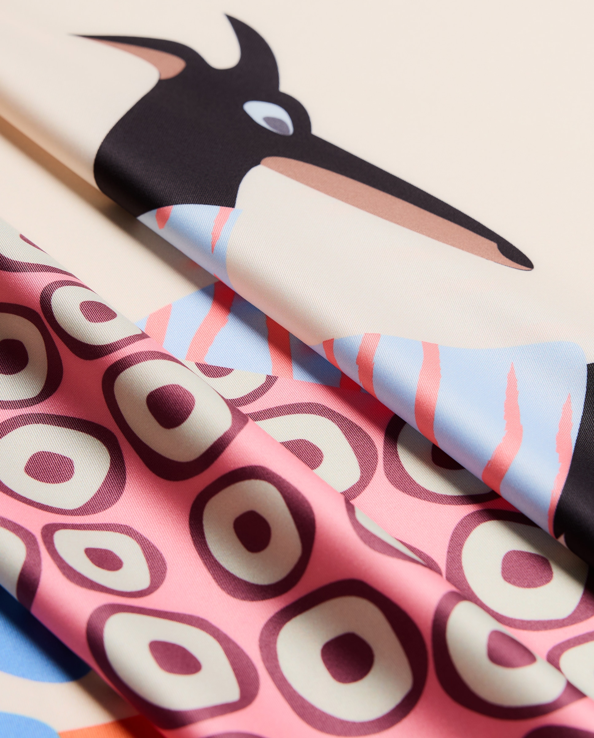 Lenço Plissado com Estampado de Galgos 120 Cru-3