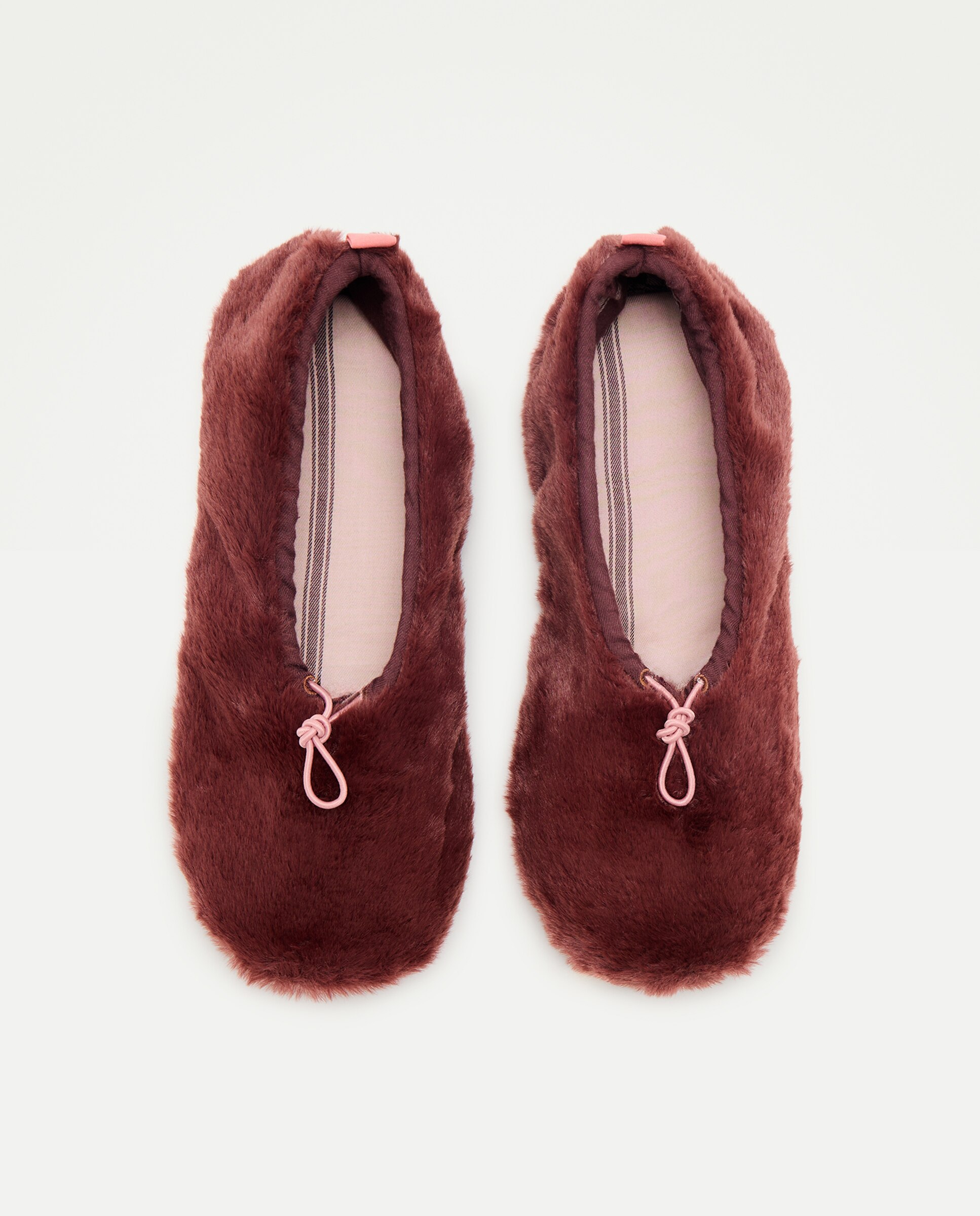 Meias Tipo Pantufas com Pelo Bordeaux-4