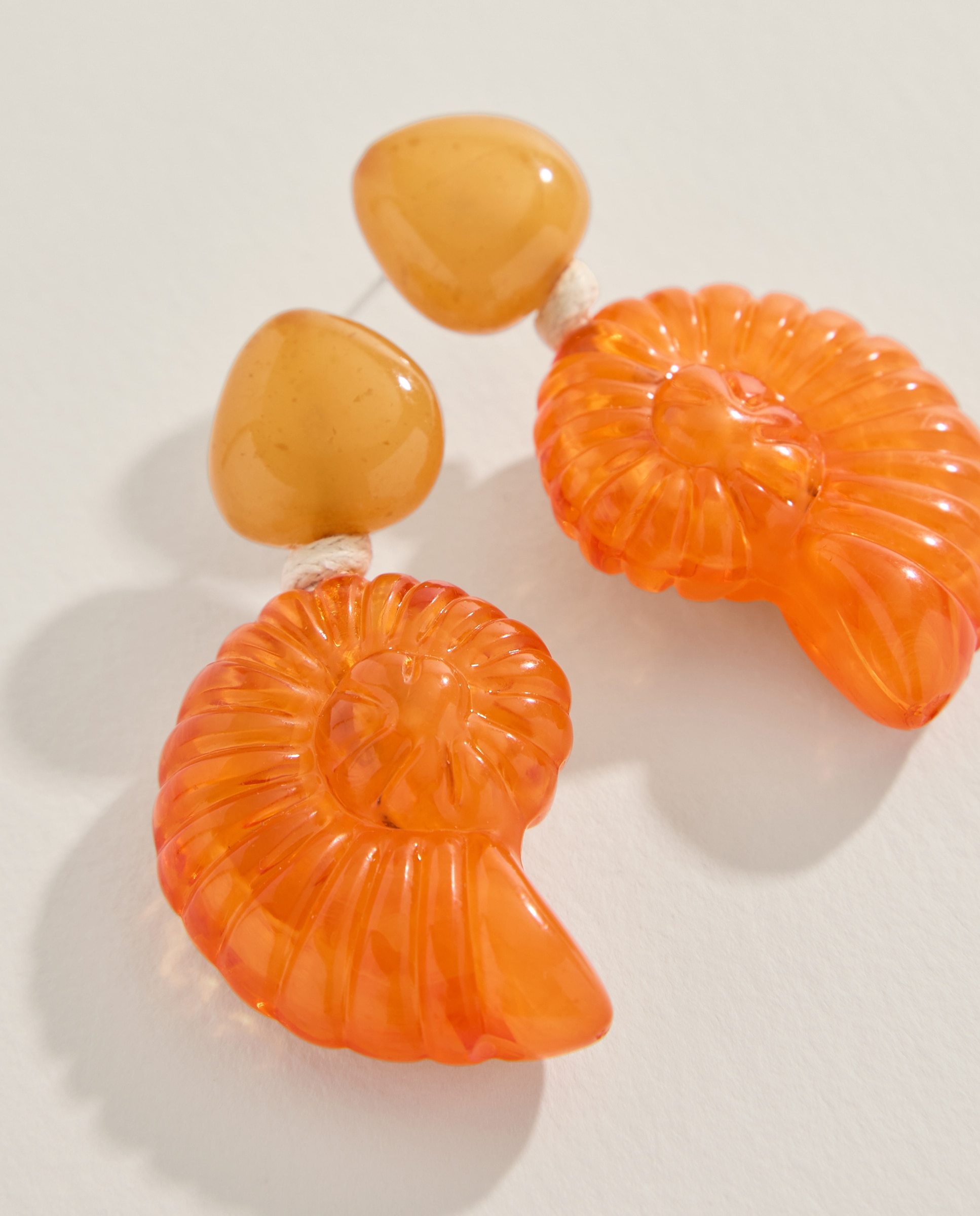 Brincos com Búzio 660 Laranja-2