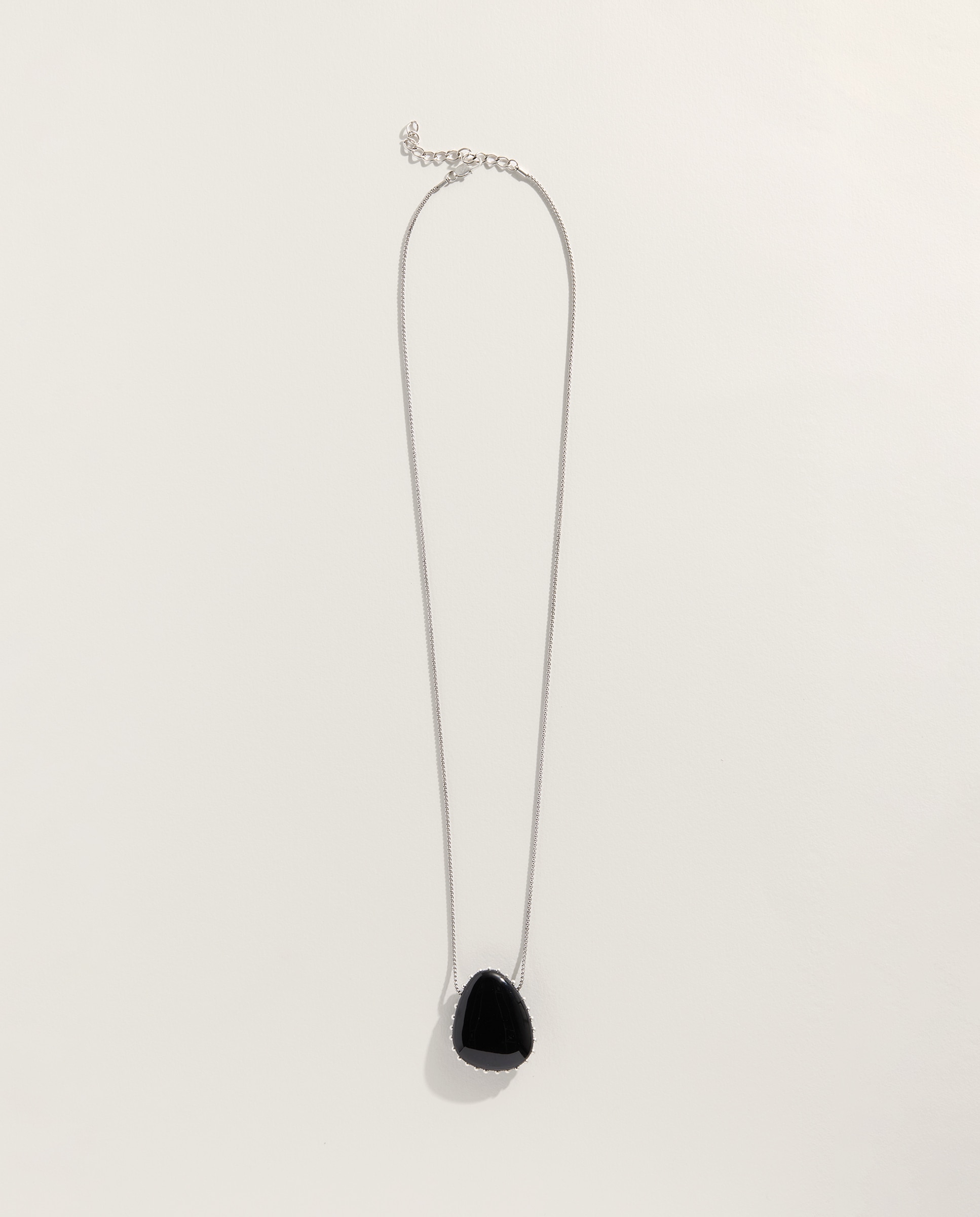 Pendente com Detalhe de Tachas Preto-2