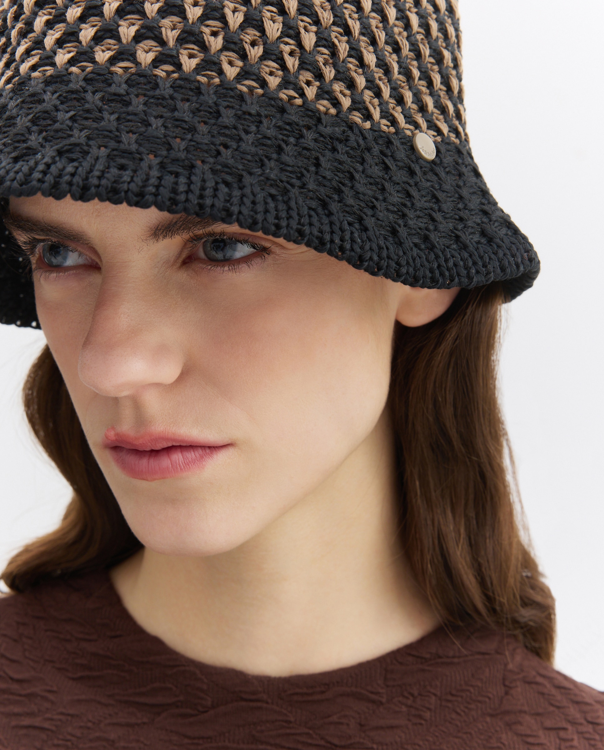Gorro de Malha com Rebordo Decorativo em Contraste Preto-3
