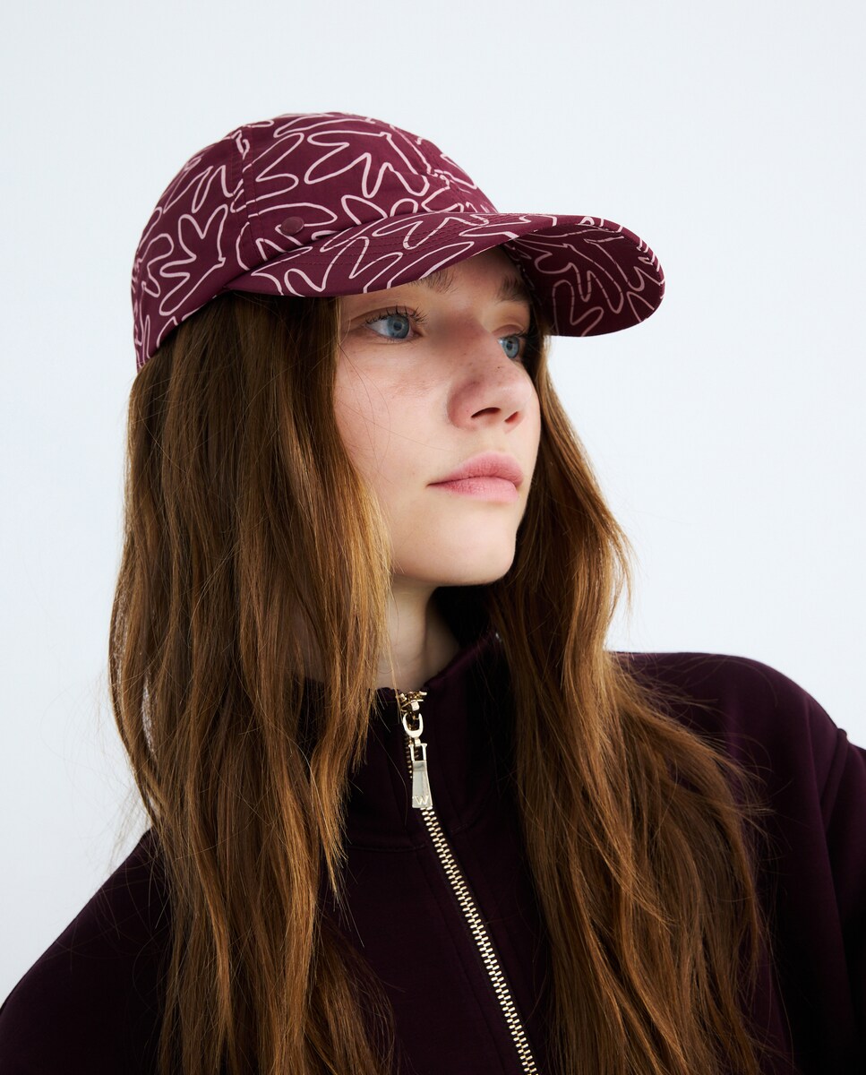 Boné com Estampado de Linhas Bordeaux-3