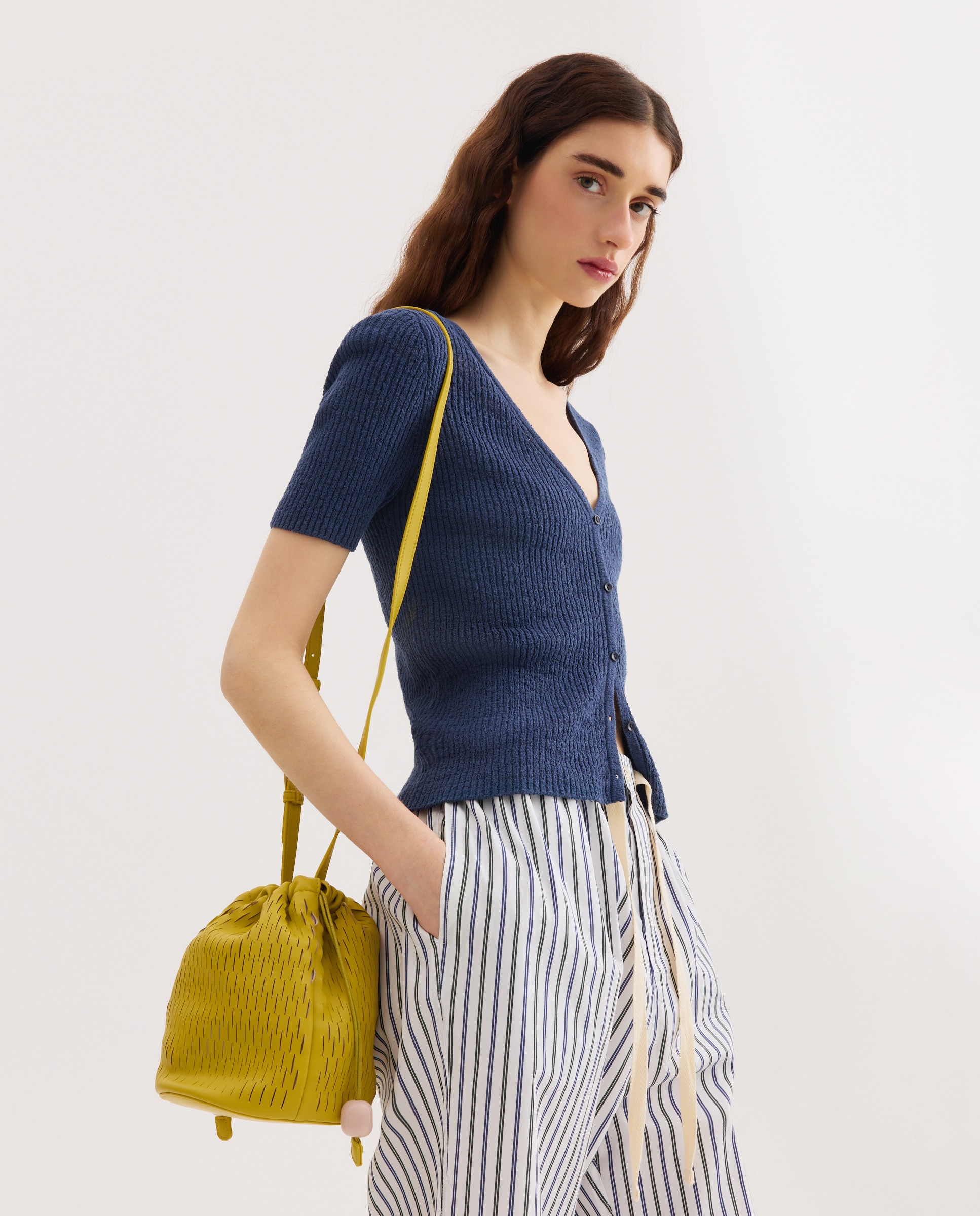 Mala a Tiracolo com Detalhe de Cortes 300 Amarelo-5